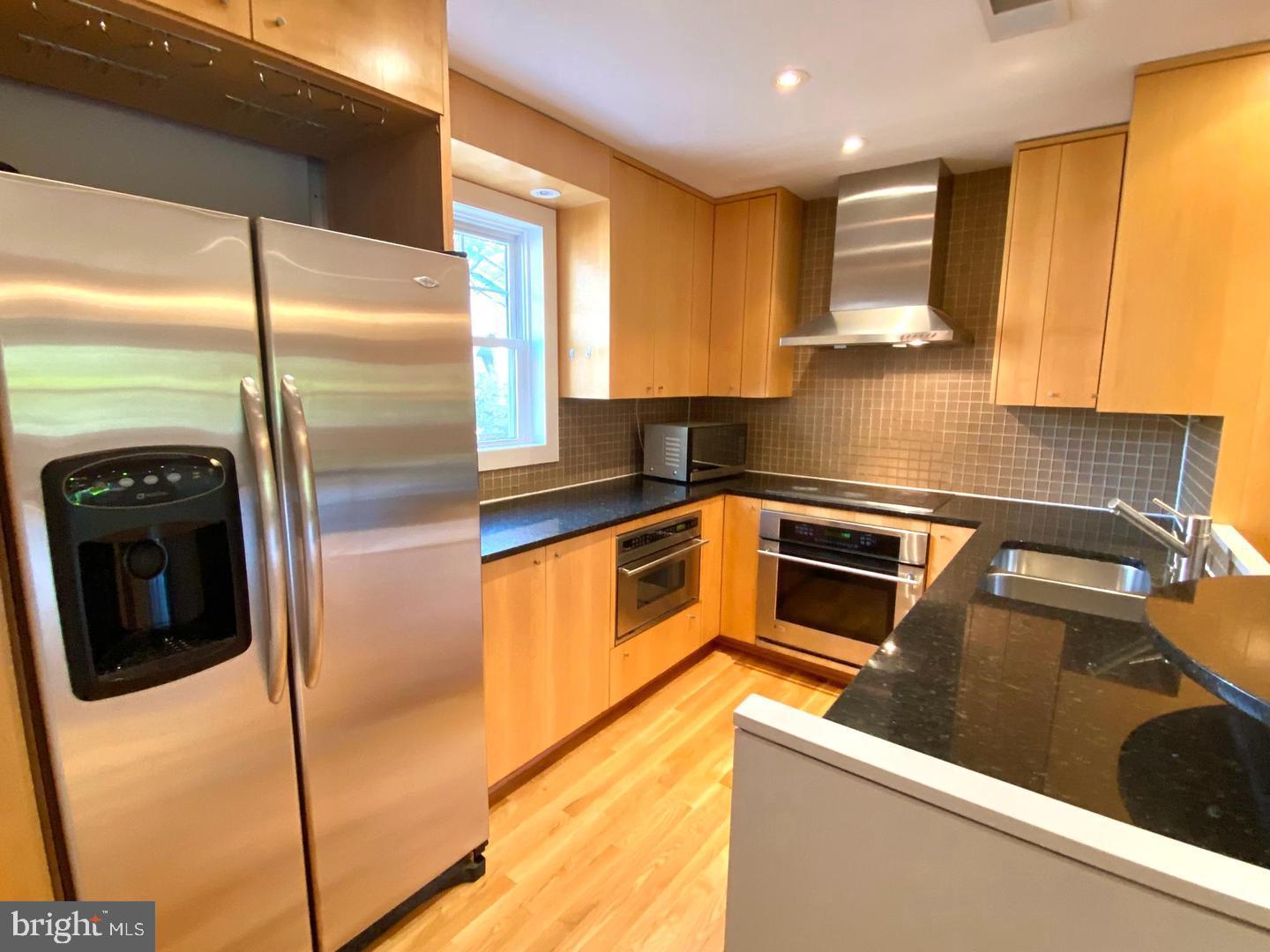 LAYTON COURT (MEWS) - Residential Lease