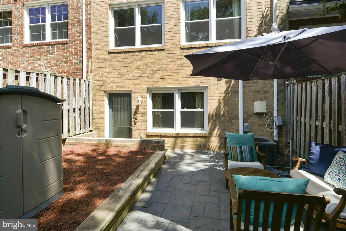 LAYTON COURT (MEWS) - Residential Lease