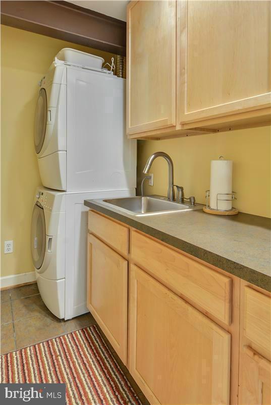 LAYTON COURT (MEWS) - Residential Lease