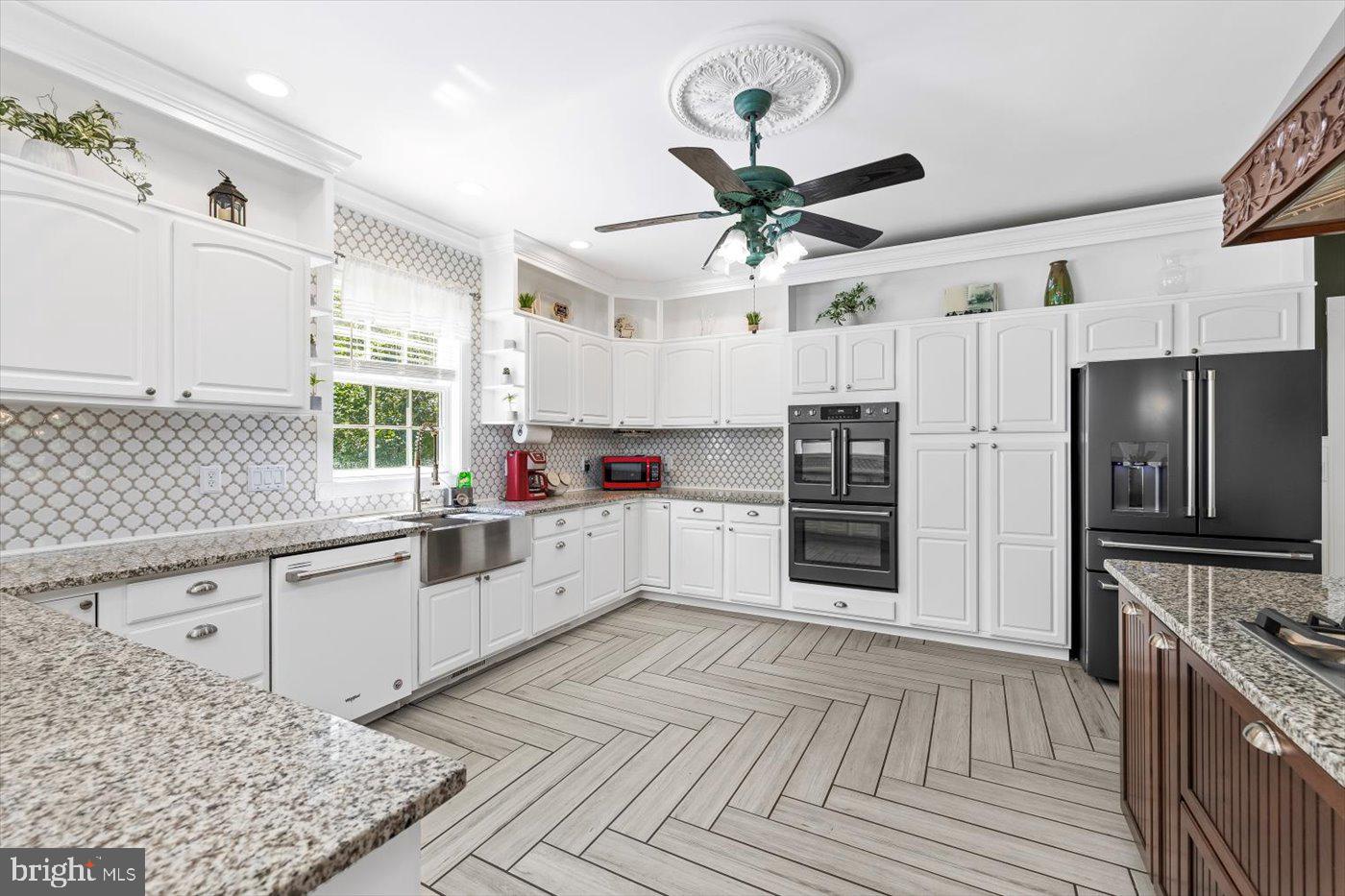 GEORGE'S BLUFF - Residential