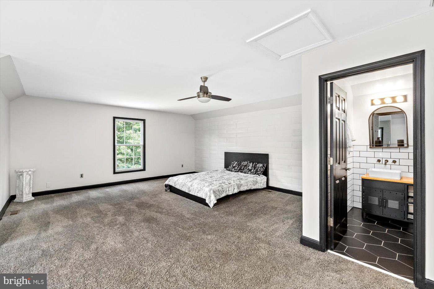 GEORGE'S BLUFF - Residential