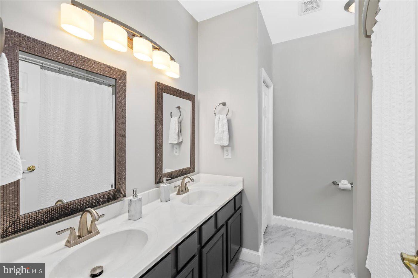 GEORGE'S BLUFF - Residential