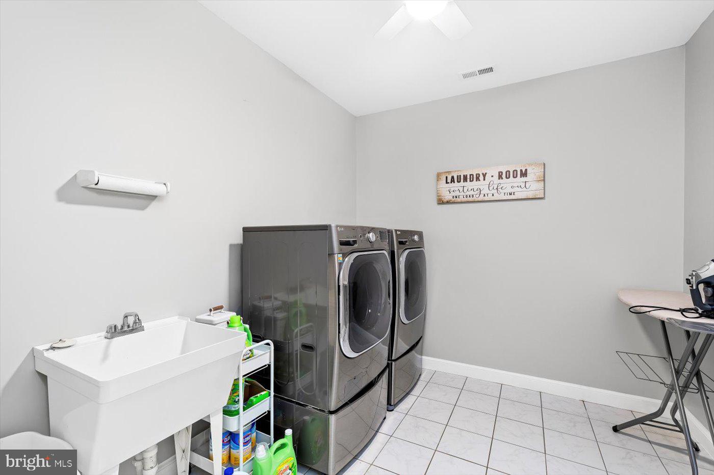 GEORGE'S BLUFF - Residential