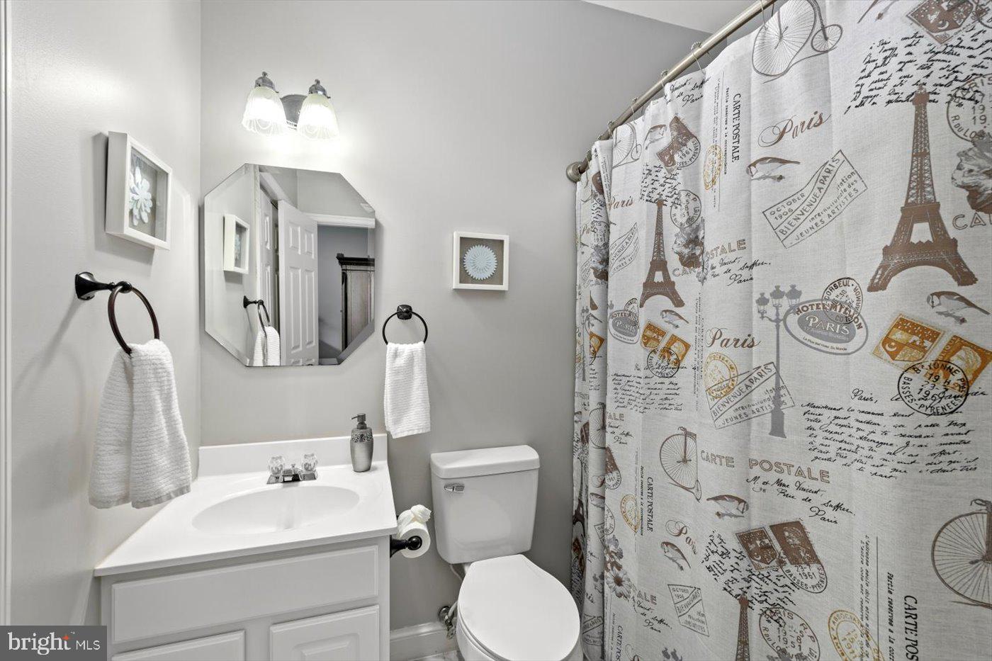 GEORGE'S BLUFF - Residential