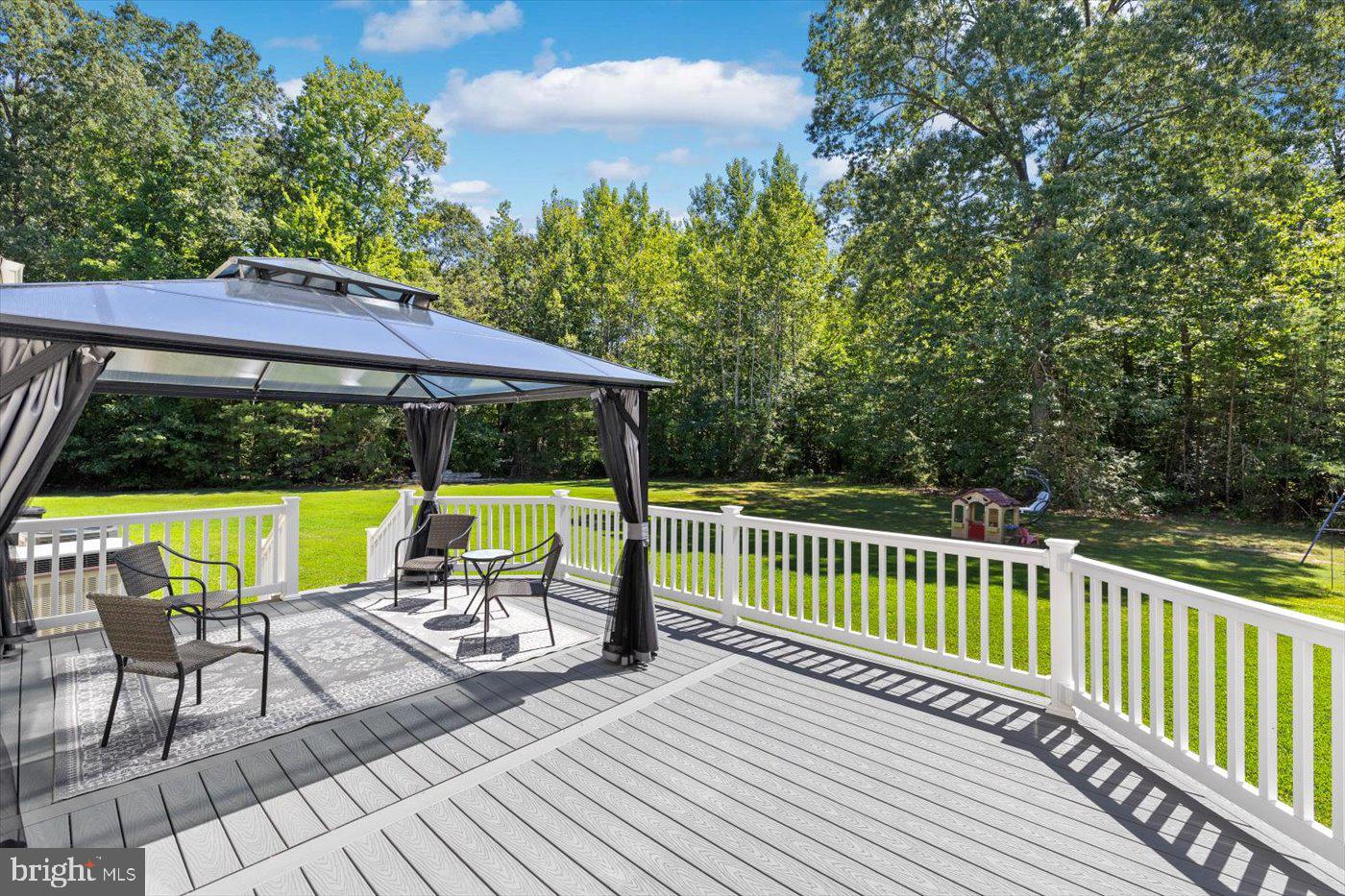 GEORGE'S BLUFF - Residential