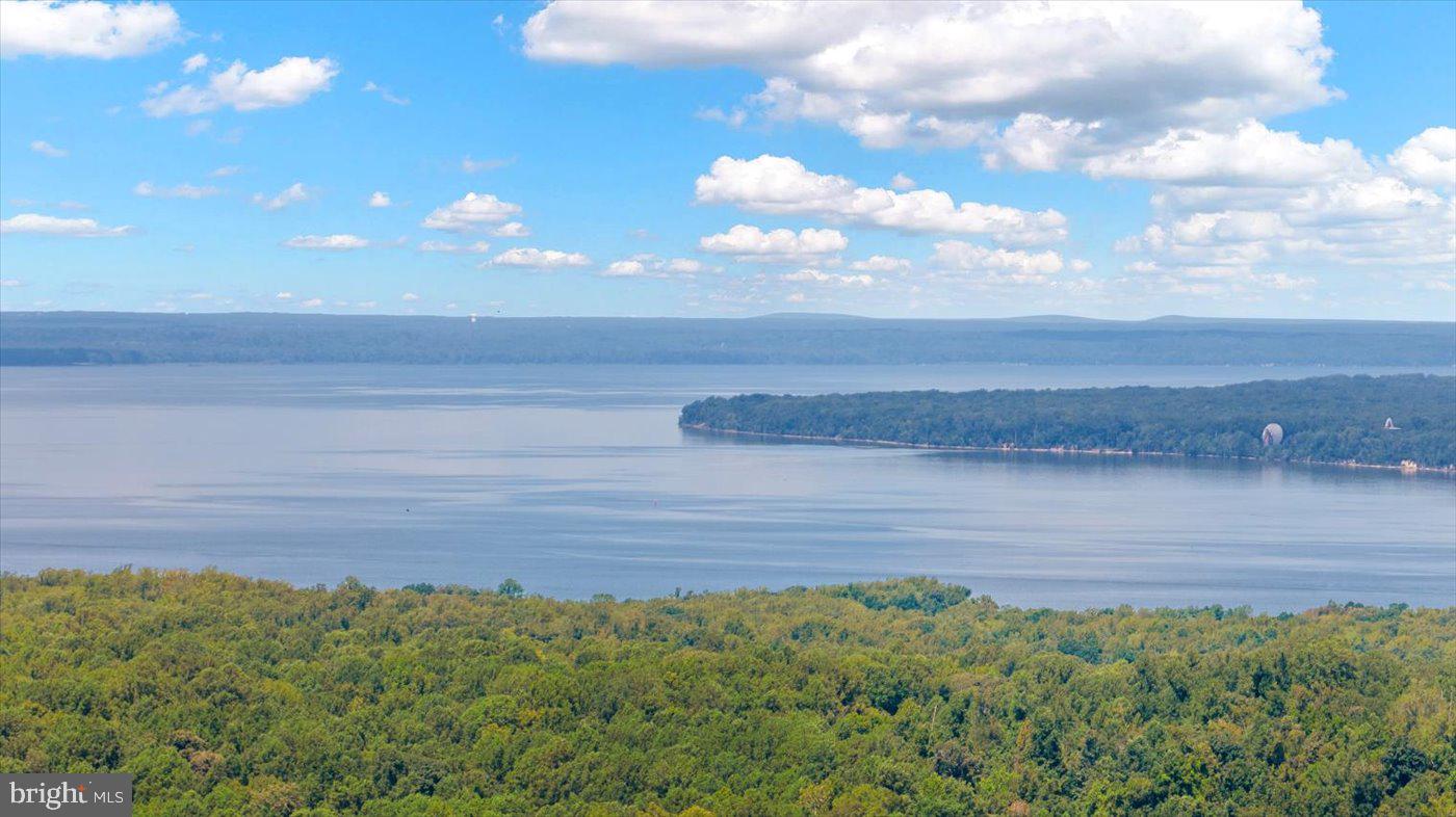 GEORGE'S BLUFF - Residential