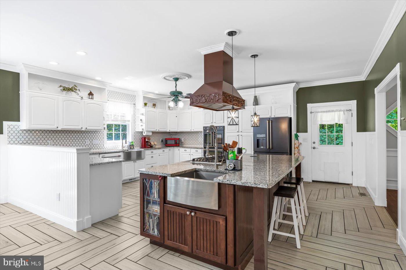 GEORGE'S BLUFF - Residential