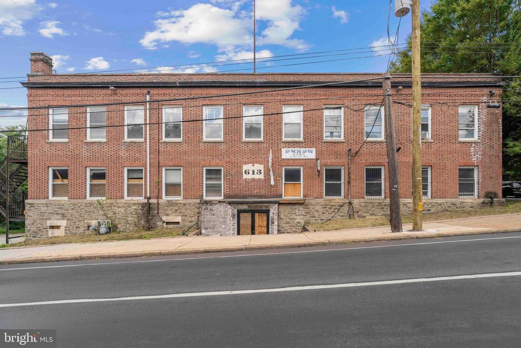 Photo of 613 W Cheltenham Avenue, CHELTENHAM, PA 19012 (MLS # PAMC2149060)