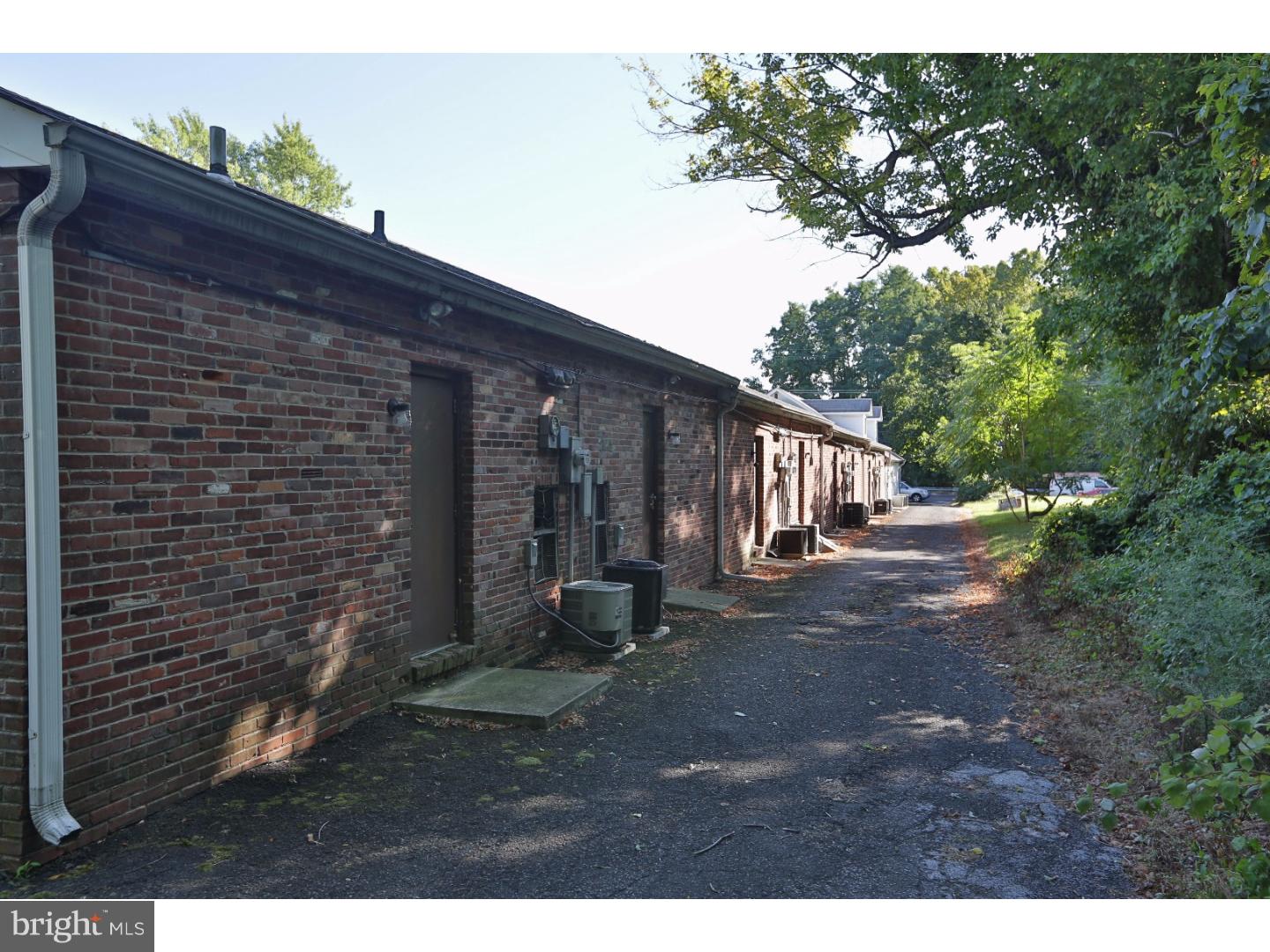 000 - Commercial Sale