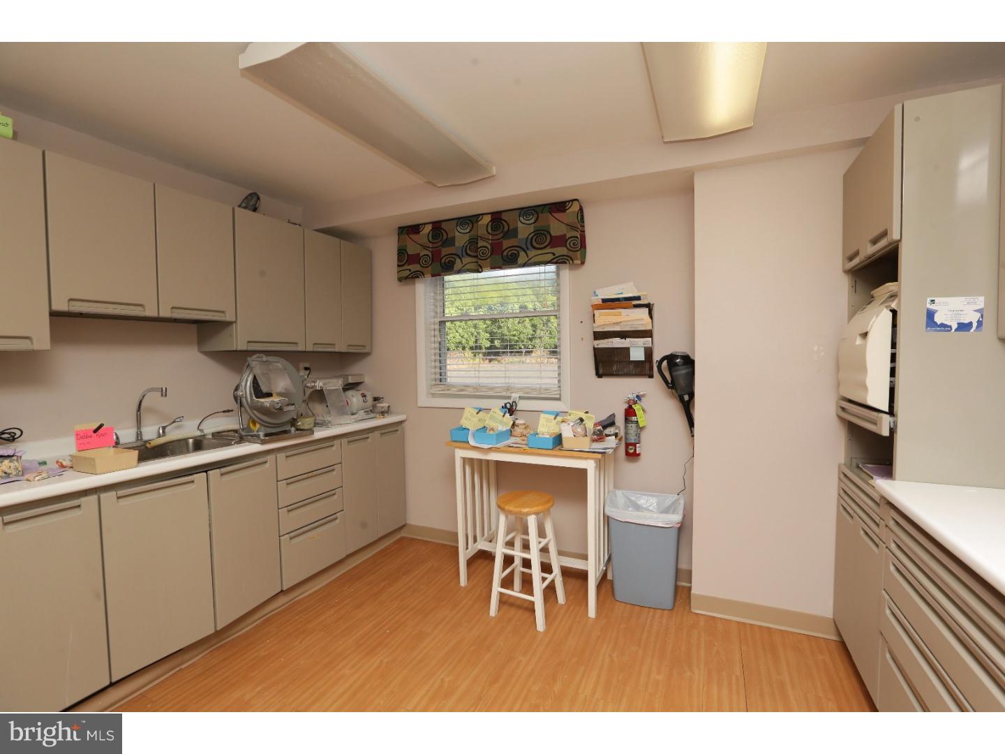 000 - Commercial Sale