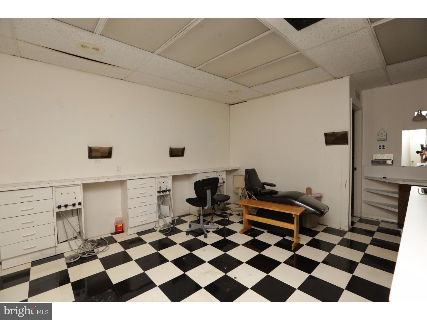 000 - Commercial Sale