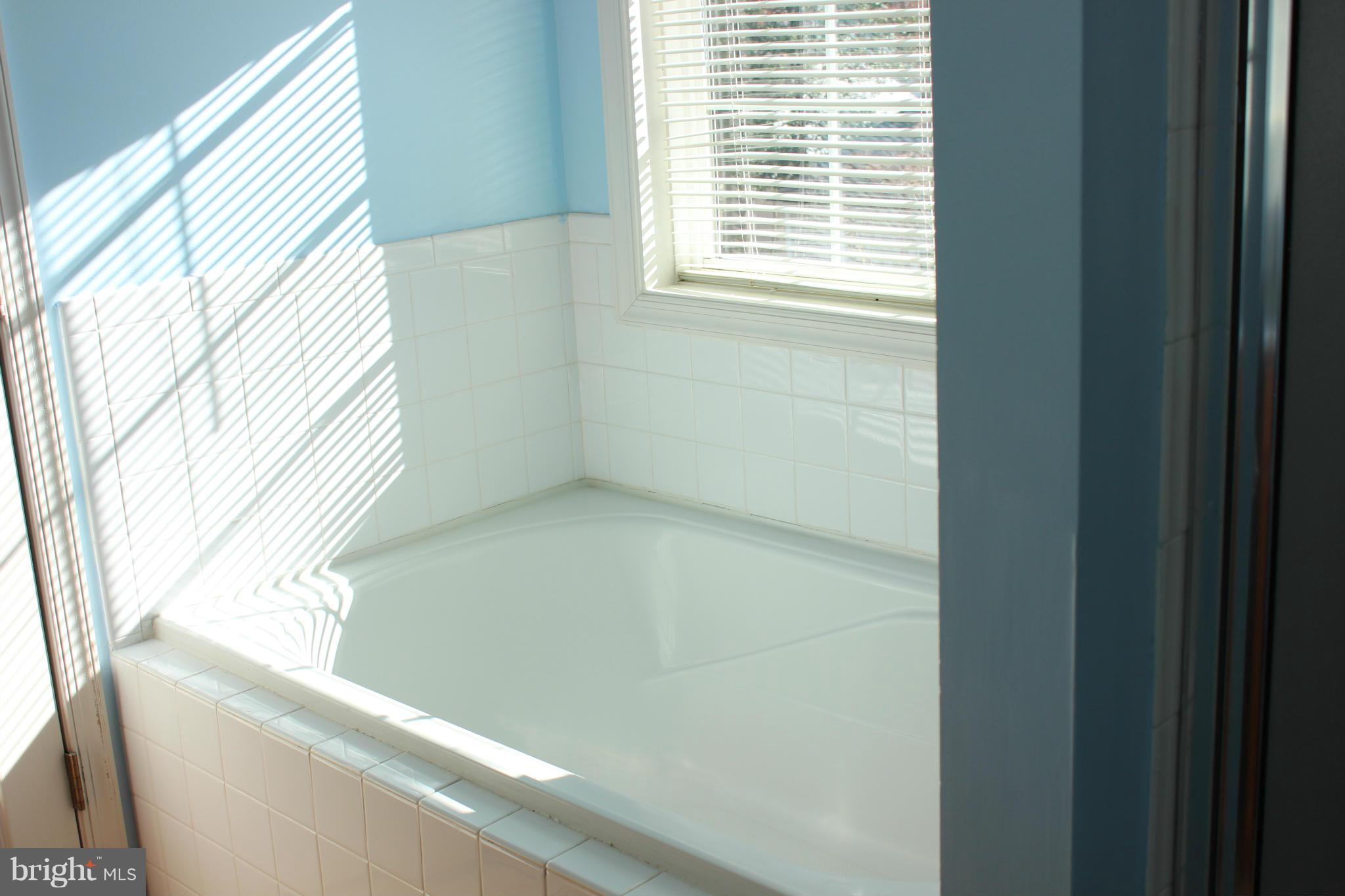 LAKE LAND - Residential