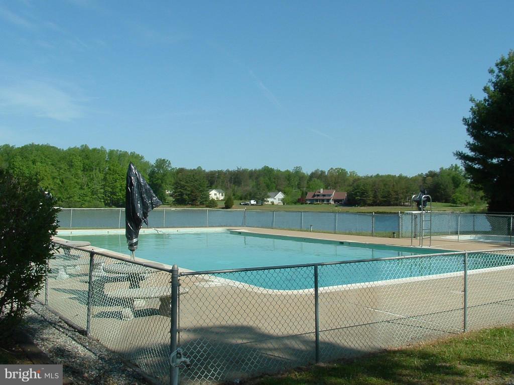 LAKE LAND - Residential