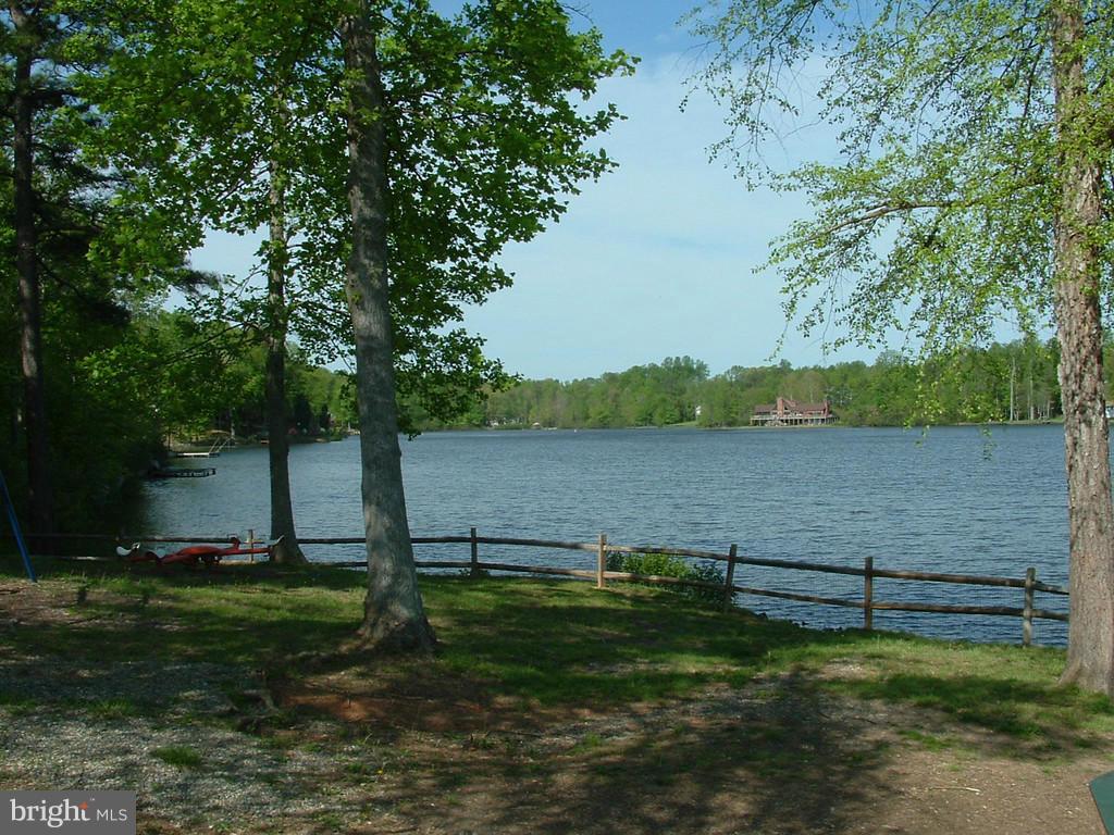 LAKE LAND - Residential