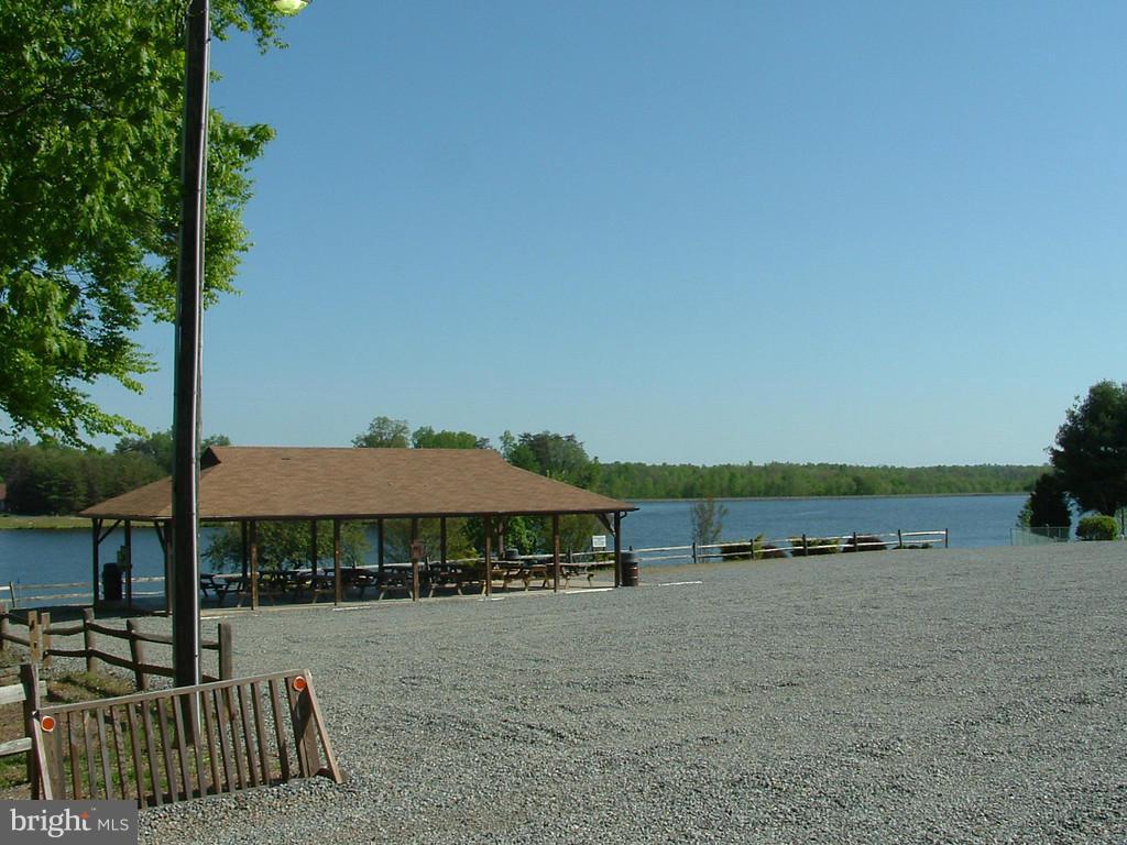 LAKE LAND - Residential