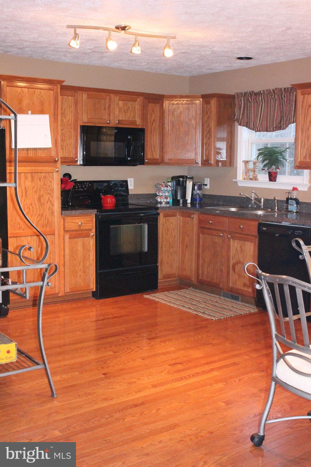 LAKE LAND - Residential