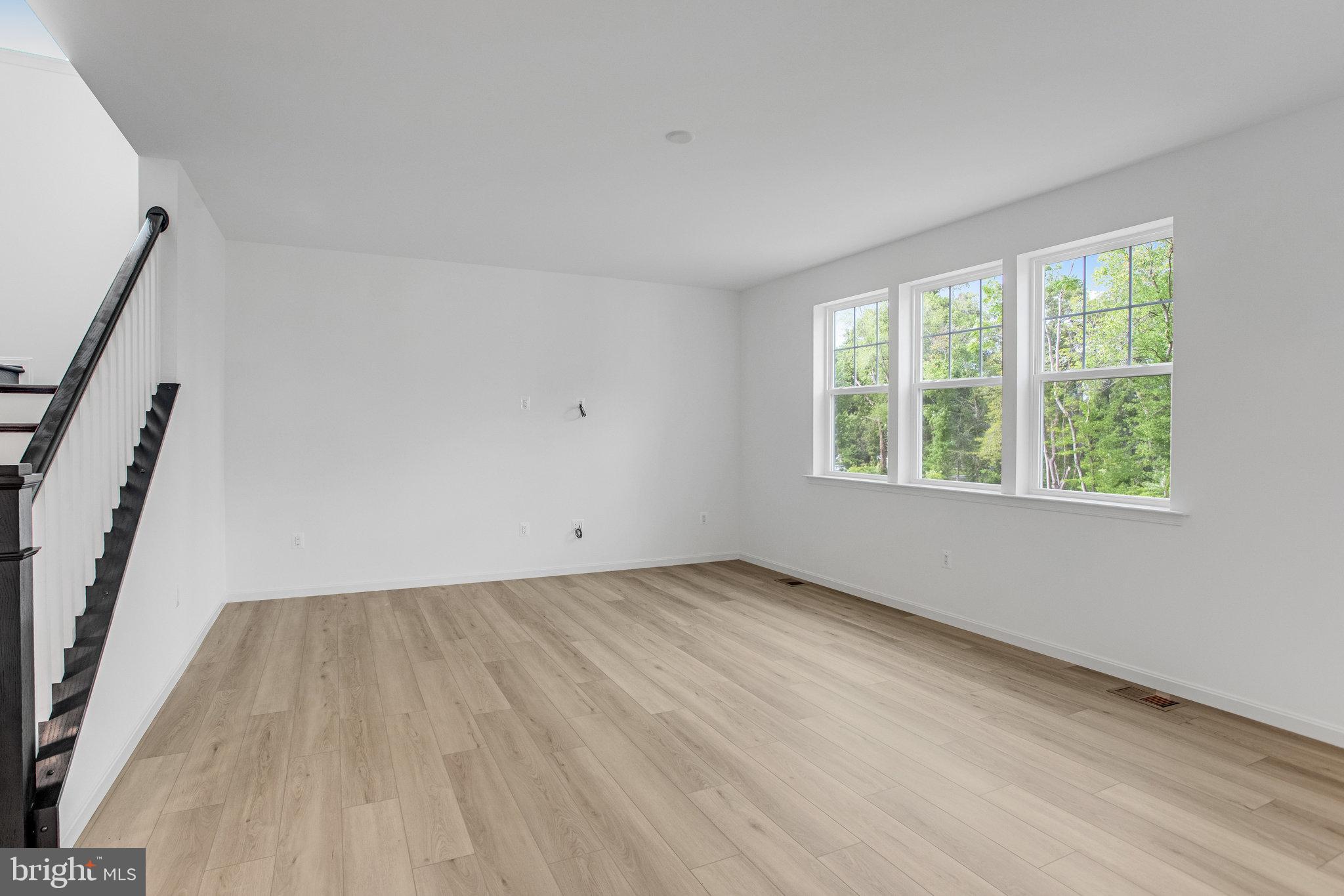 WHITE OAK RESERVE - Residential