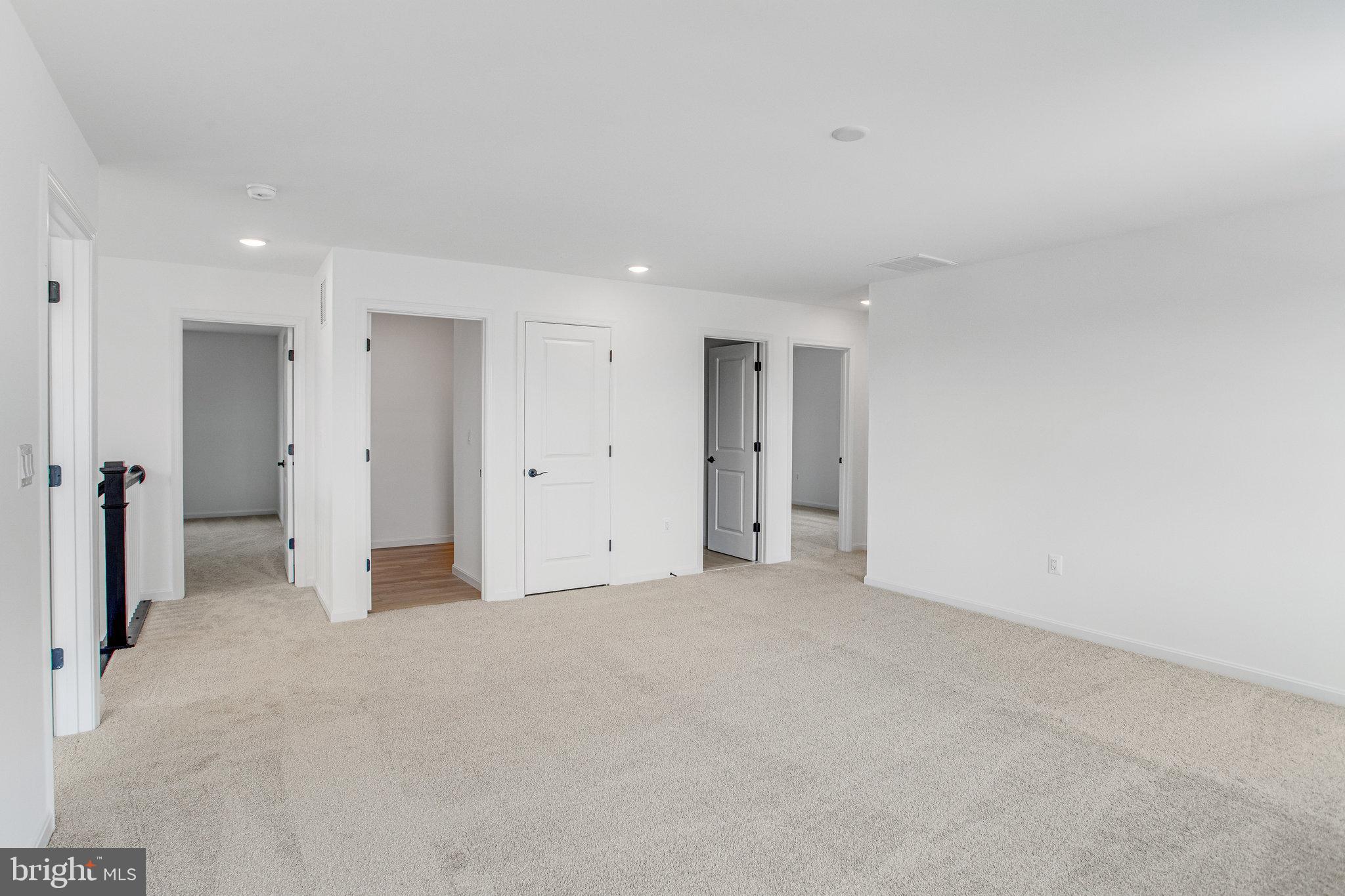 WHITE OAK RESERVE - Residential