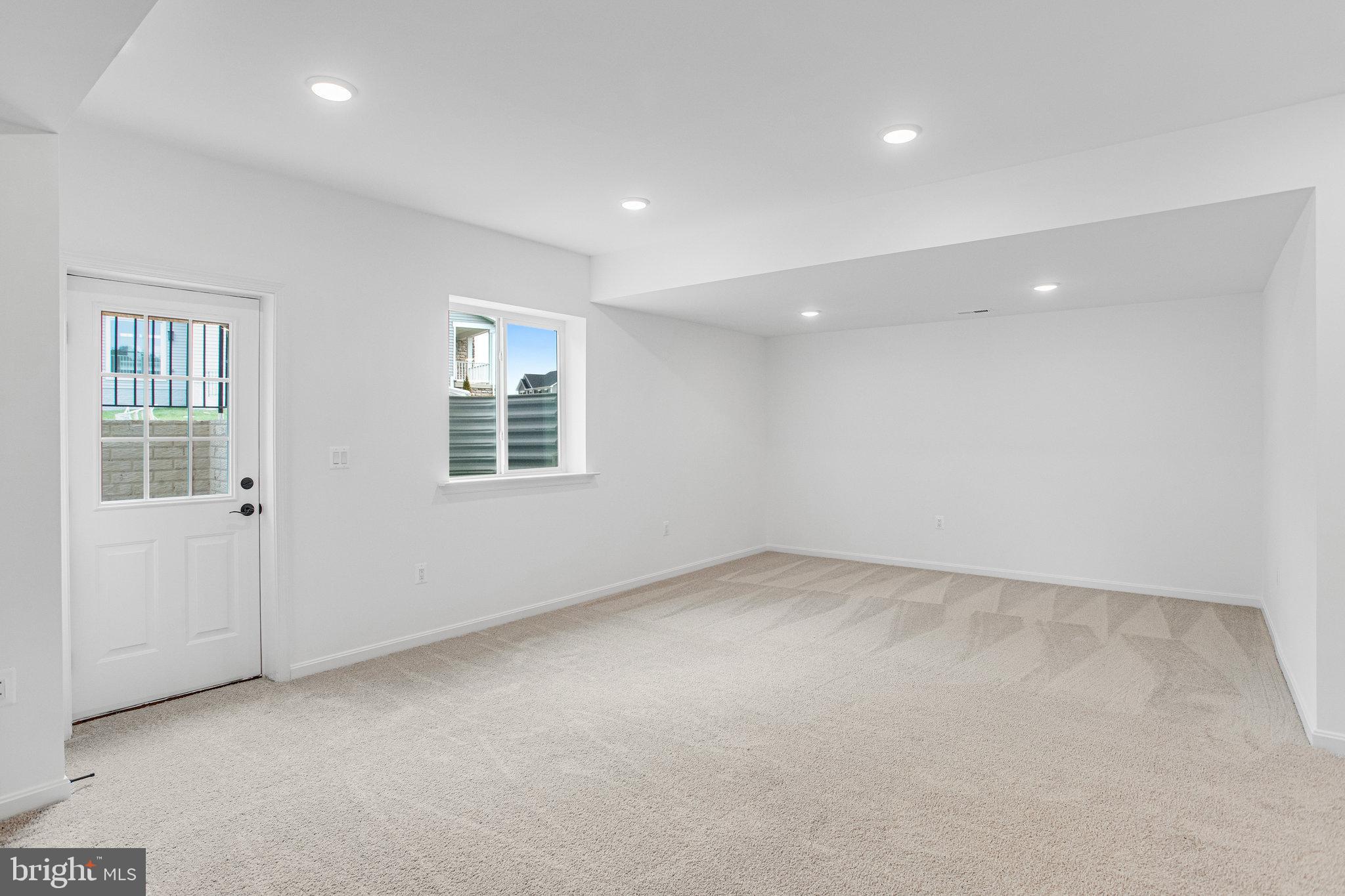 WHITE OAK RESERVE - Residential