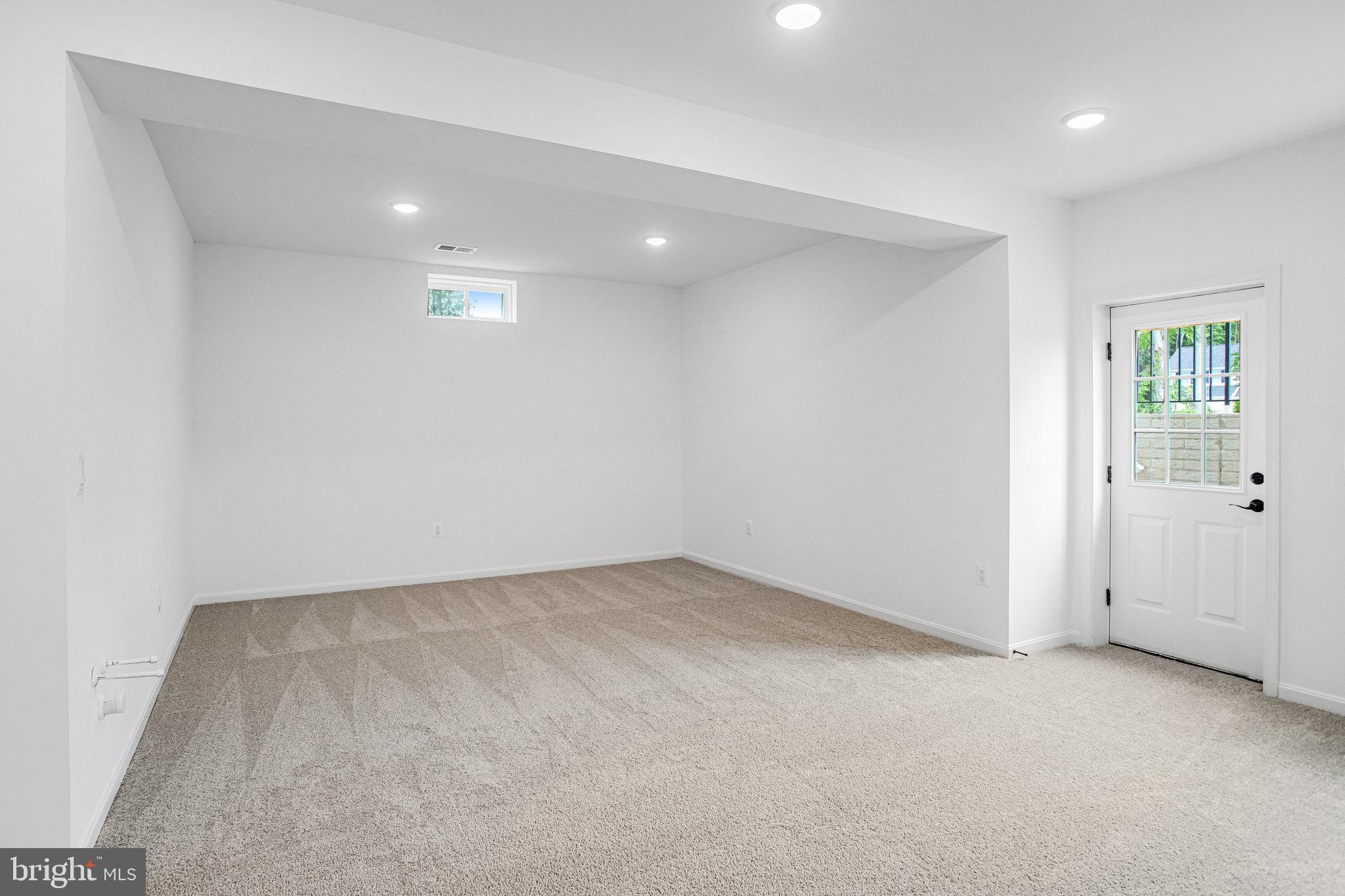 WHITE OAK RESERVE - Residential