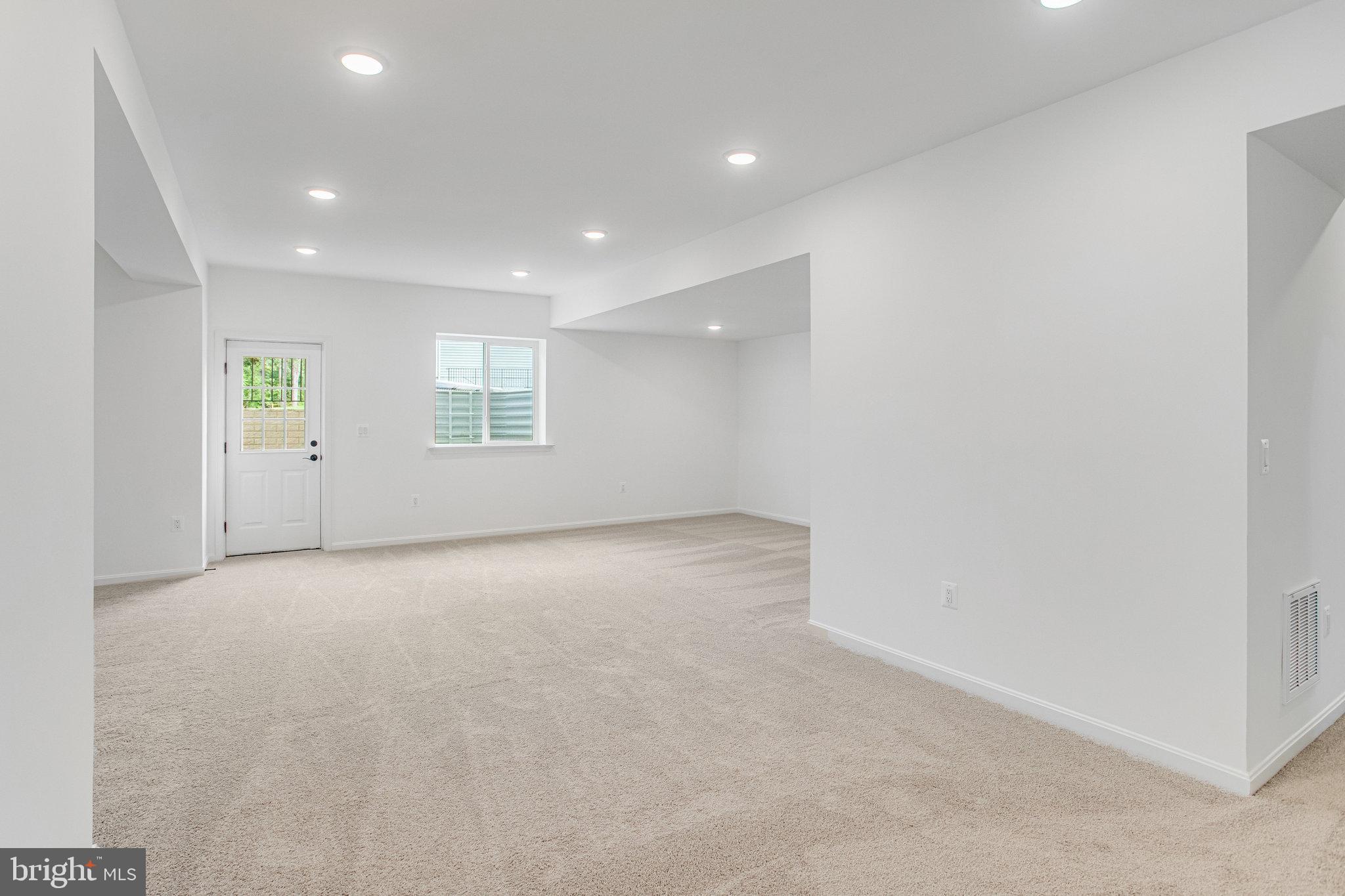 WHITE OAK RESERVE - Residential