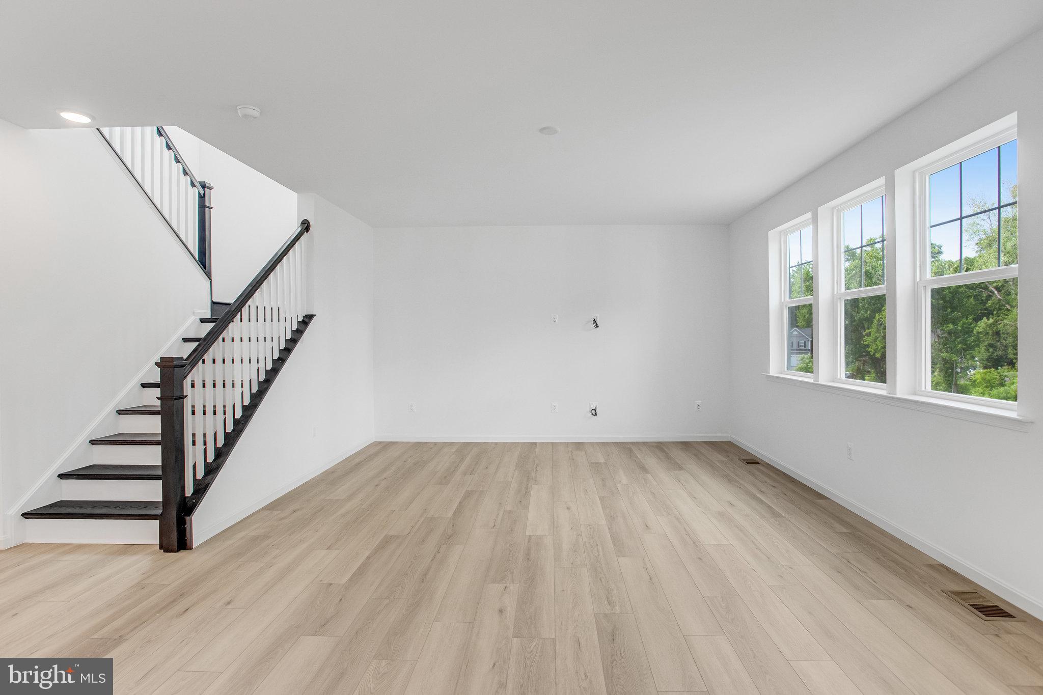 WHITE OAK RESERVE - Residential