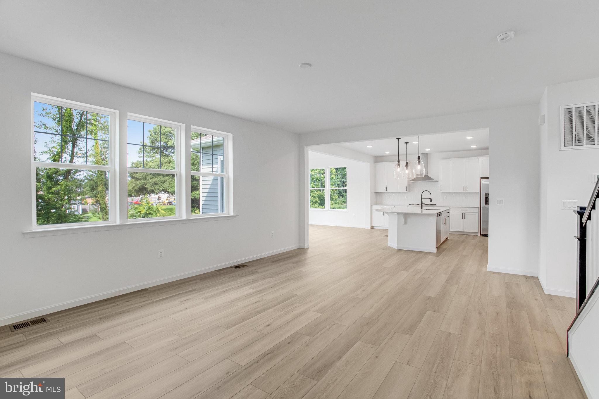 WHITE OAK RESERVE - Residential