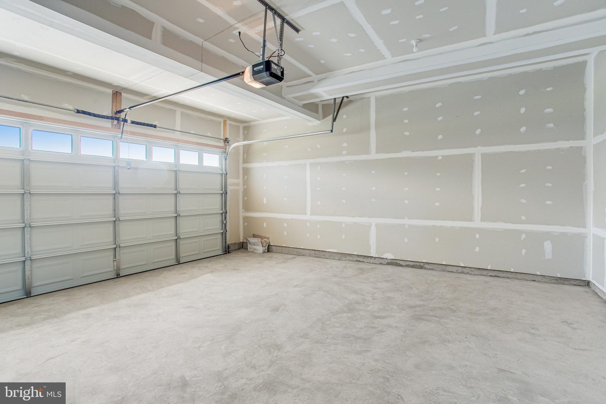 WHITE OAK RESERVE - Residential