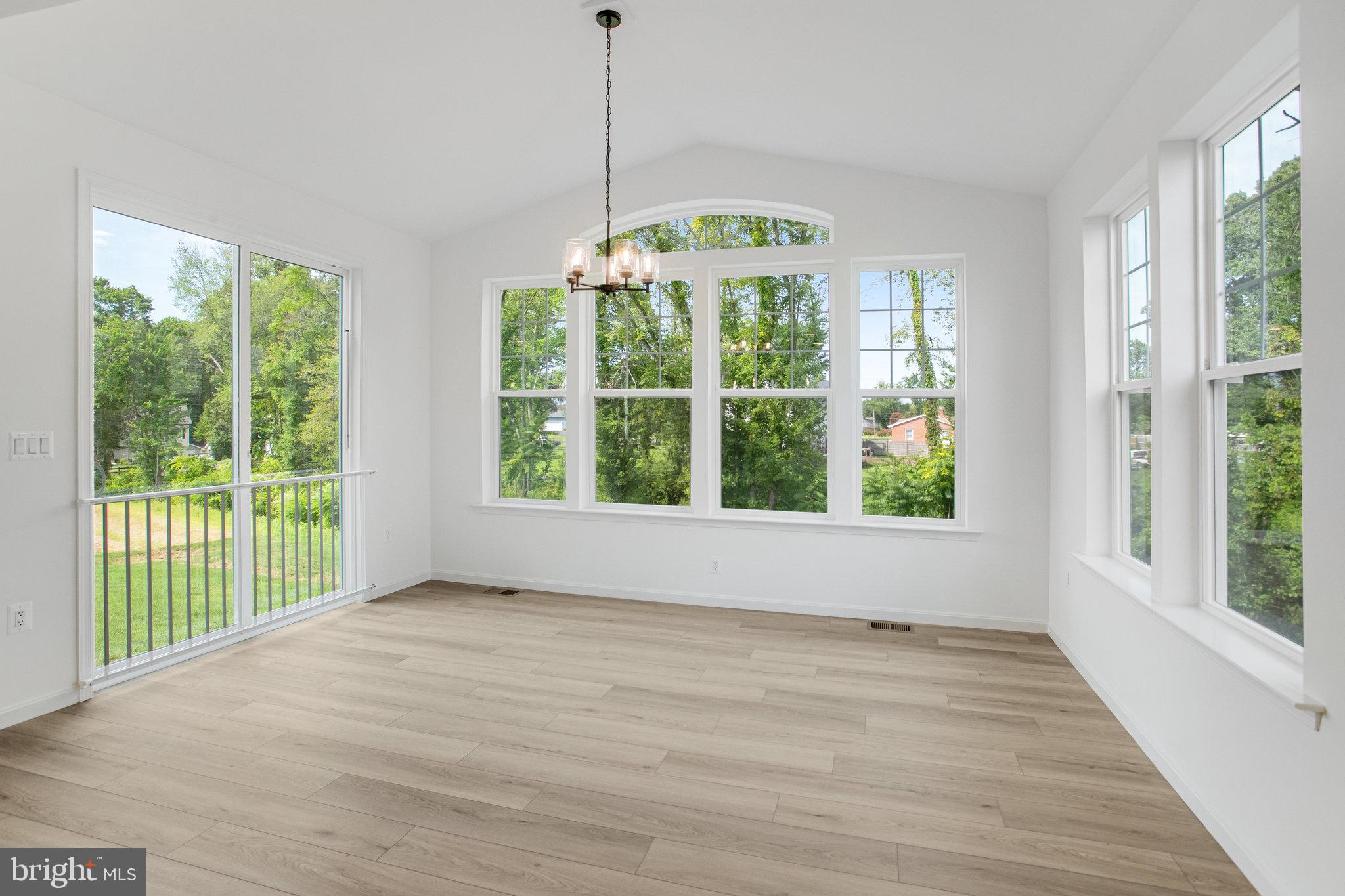 WHITE OAK RESERVE - Residential