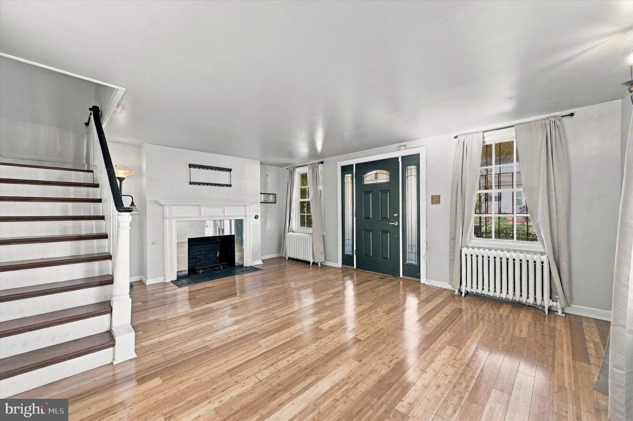 100 W WASHINGTON LANE