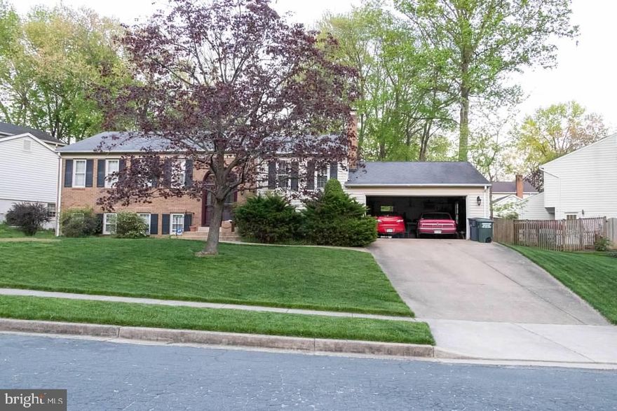 Great rental opportunity within sought after Saratoga community.  This Split Foyer has its own pool. multiple bedrooms, expanded kitchen, tons of storage,  The house has been well cared for. It has been recently painted and updated.  Two car garage and I did I mention storage......

Area is also known for commuting since its so close to Ft. Belvoir. Pentagon commuter lots, 95/495. Great shopping close by in the plaza up the street or Springfield within 5-8 minutes and 10 minutes to Wegmans.  Parks for any sort of activities are in the community or a short drive.   This community is a hidden gem for its location and all that is has. You really need to come see it AND the house.

Pool responsibility is shared with the owner.