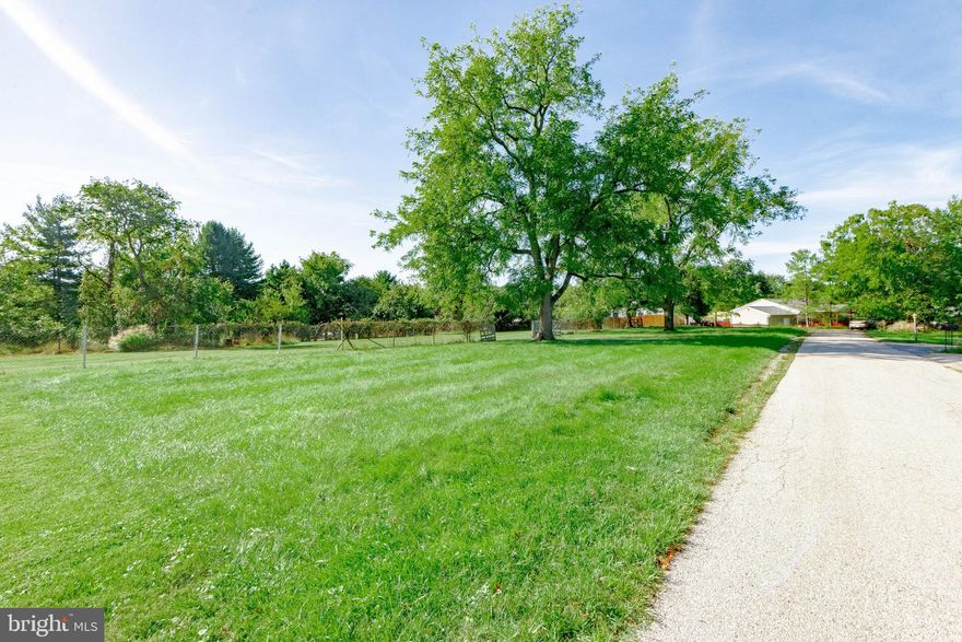 Fantastic opportunity to acquire land at a great Value for now or in the future.  
Lot Tax ID is 04040406057551