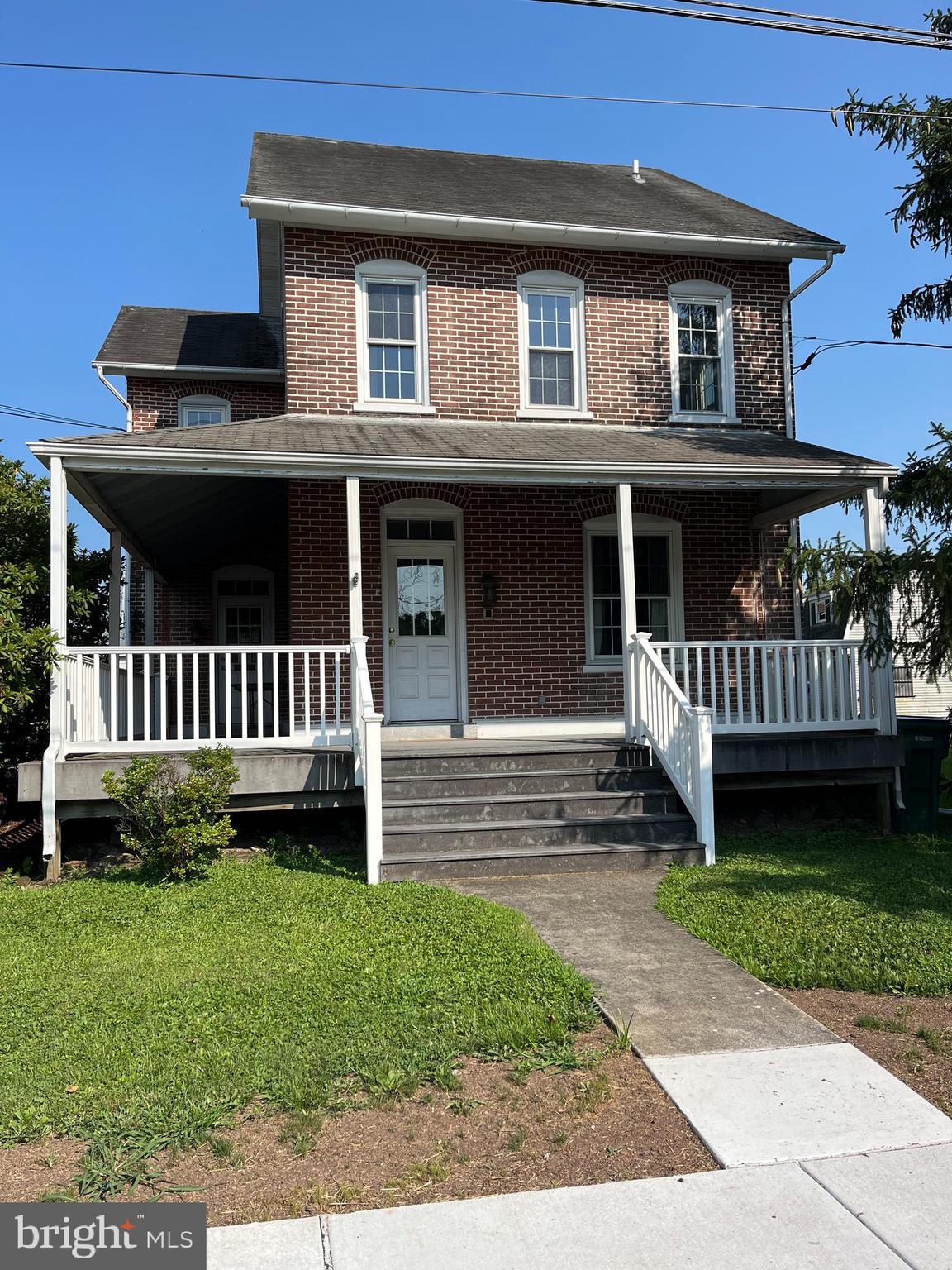 Very nice 2nd and 3rd floor apartment with washer and dryer in the unit. Great location. NO PETS ALLOWED. Good credit a must!