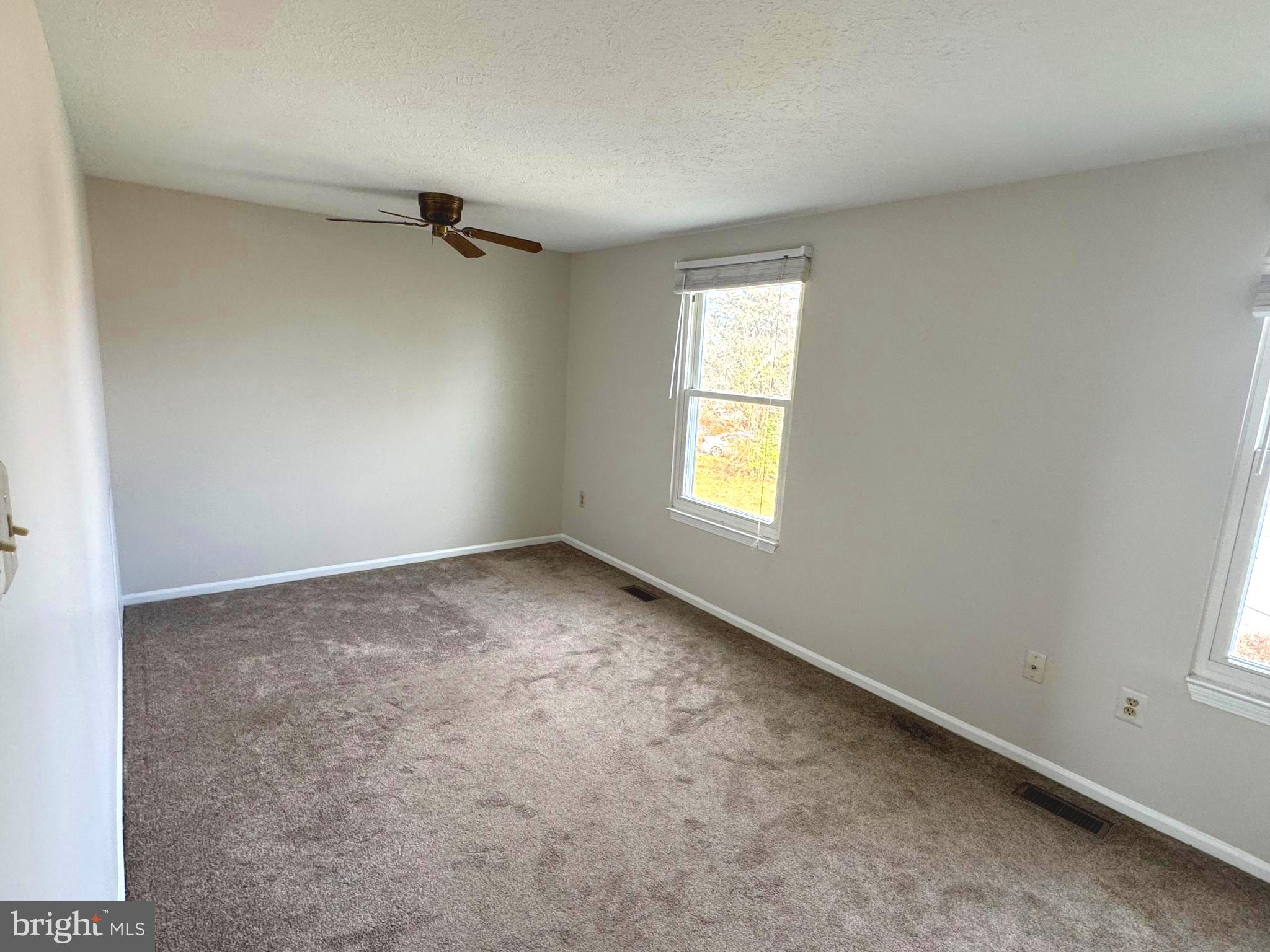 HILLCREST ORCHARDS - Residential Lease