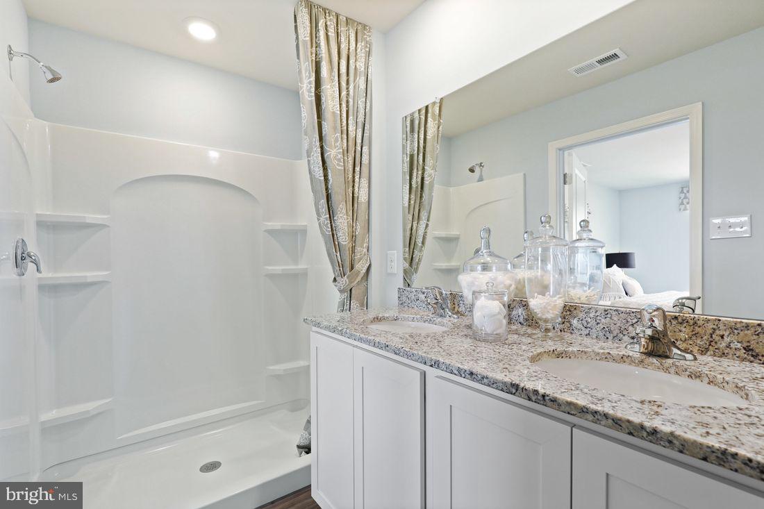 LOCUST RUN - Residential