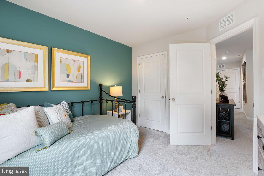 LOCUST RUN - Residential