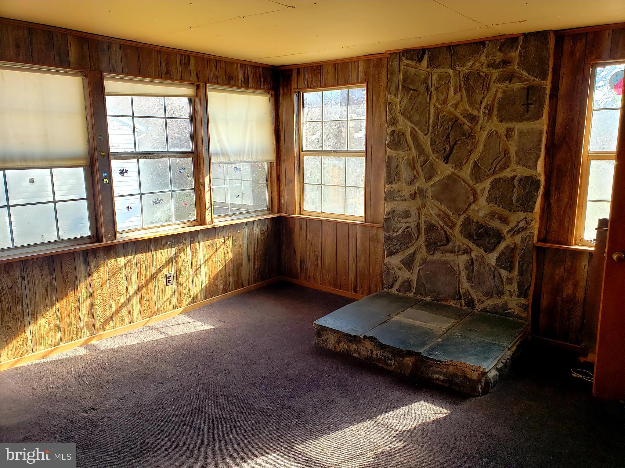 LONGVIEW BEACH - Residential