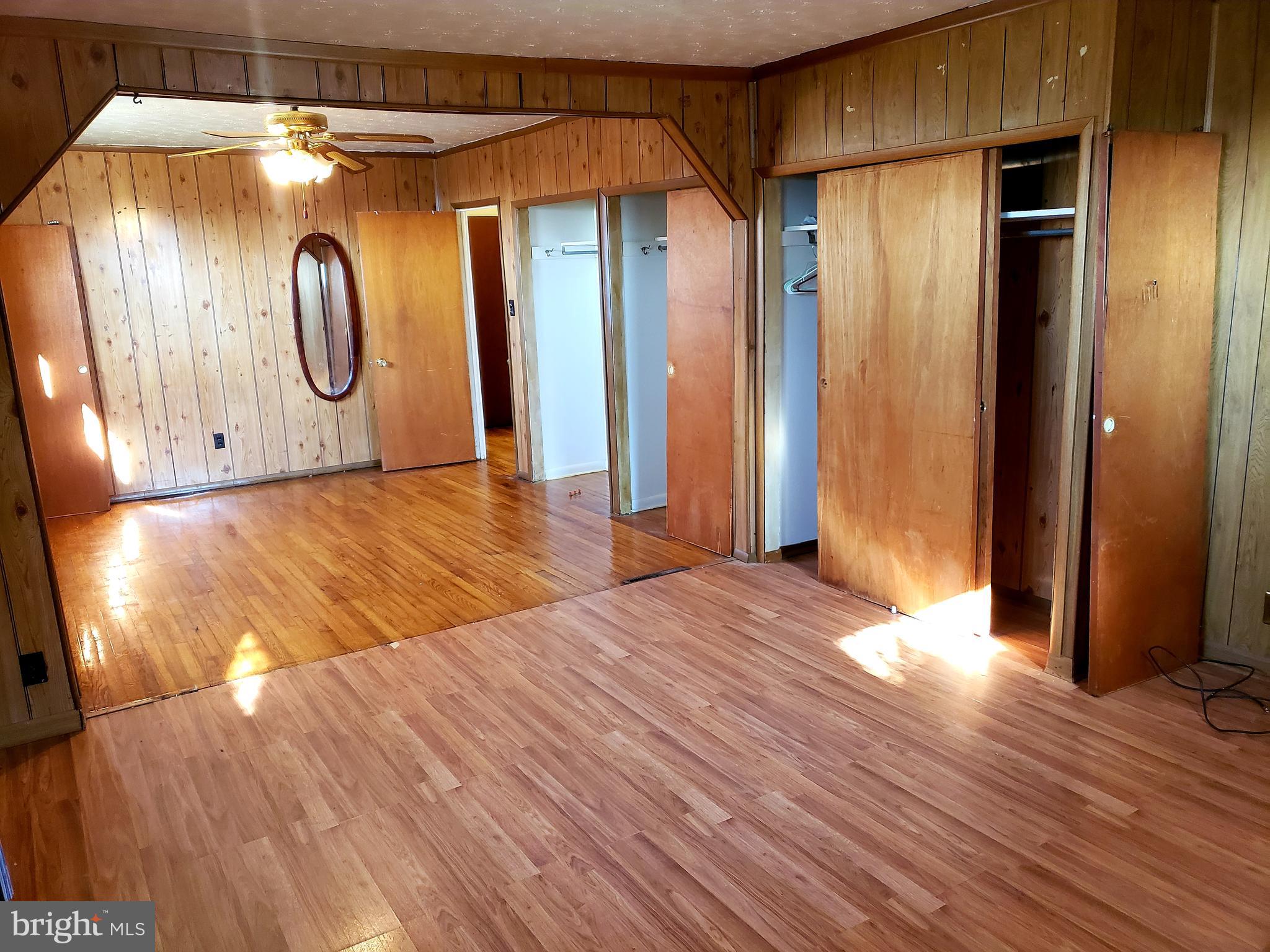 LONGVIEW BEACH - Residential