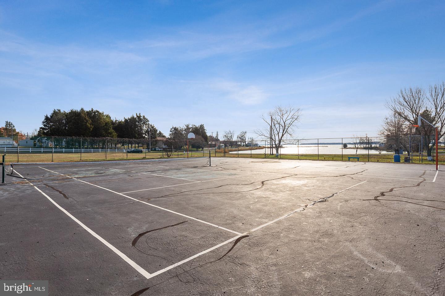 LONGVIEW BEACH - Residential