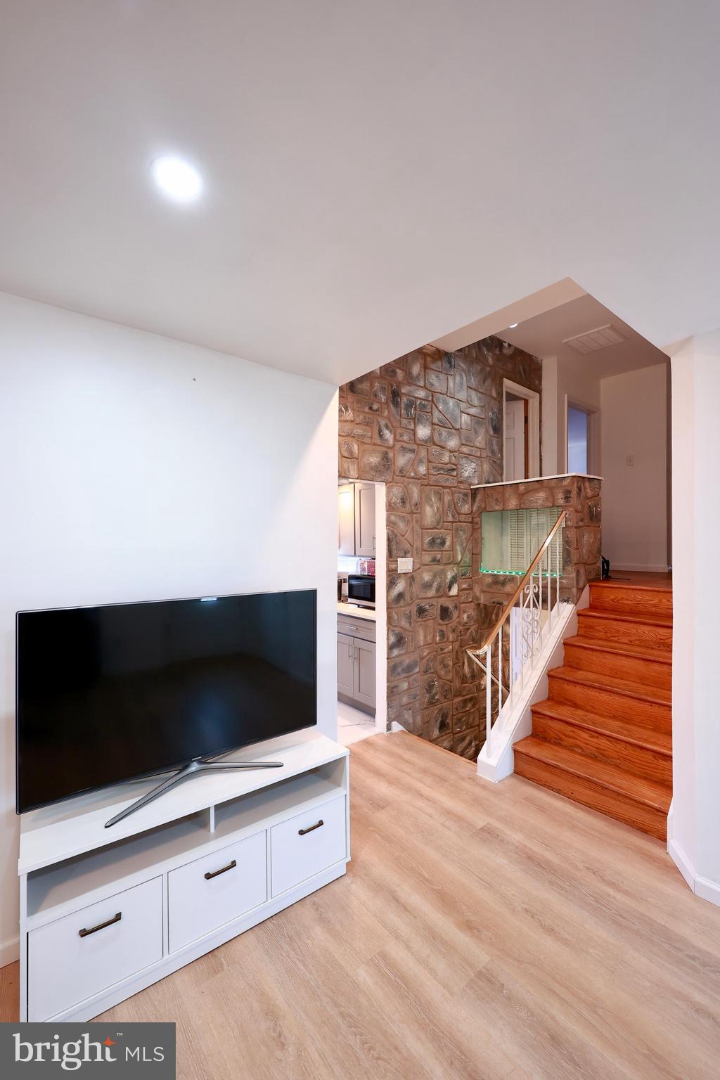 PHILADELPHIA (NORTHEAST) - Residential