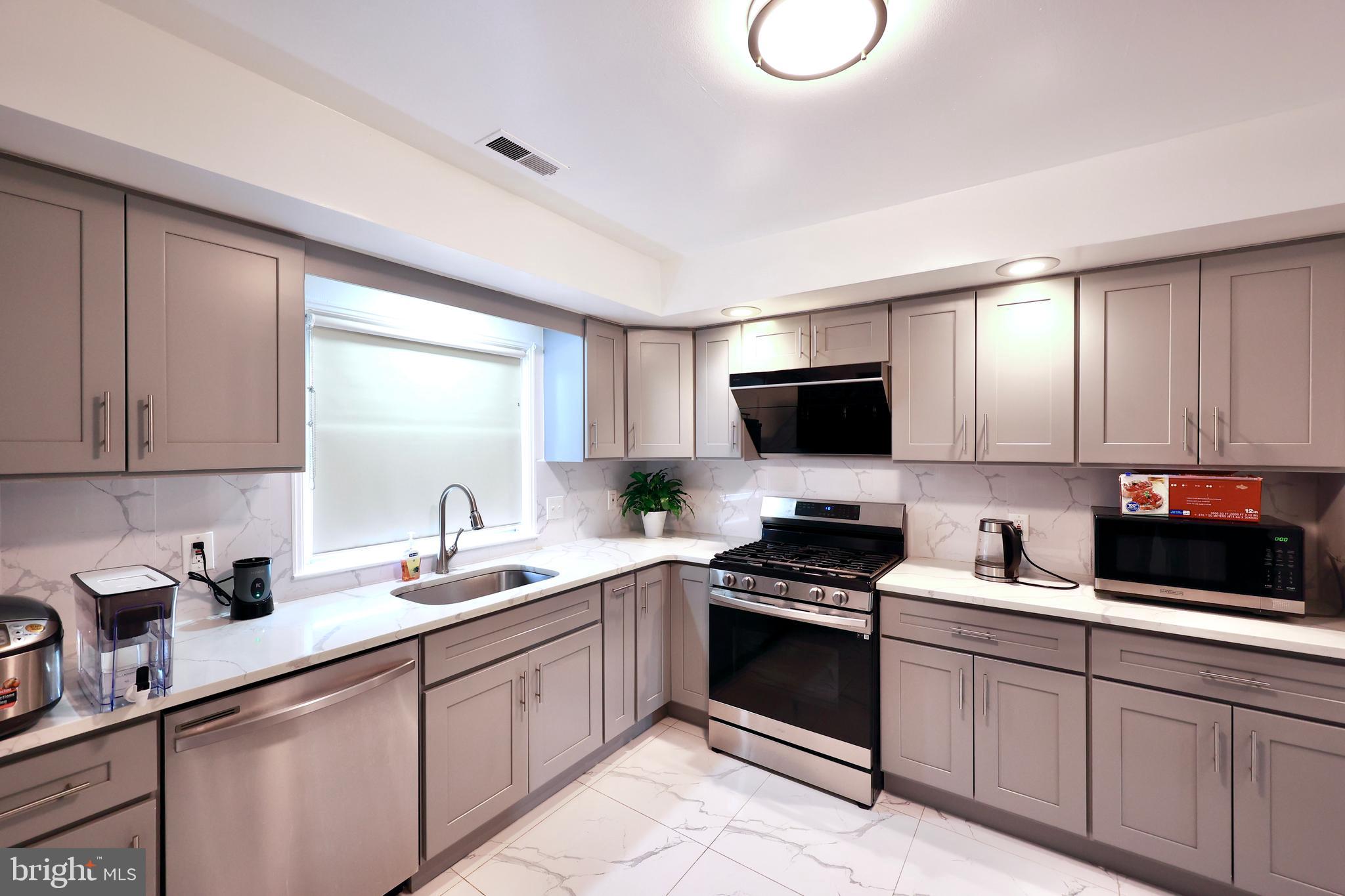 PHILADELPHIA (NORTHEAST) - Residential