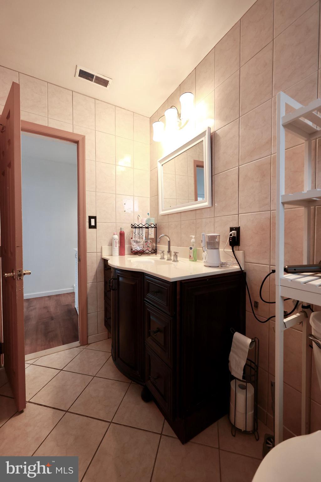 PHILADELPHIA (NORTHEAST) - Residential