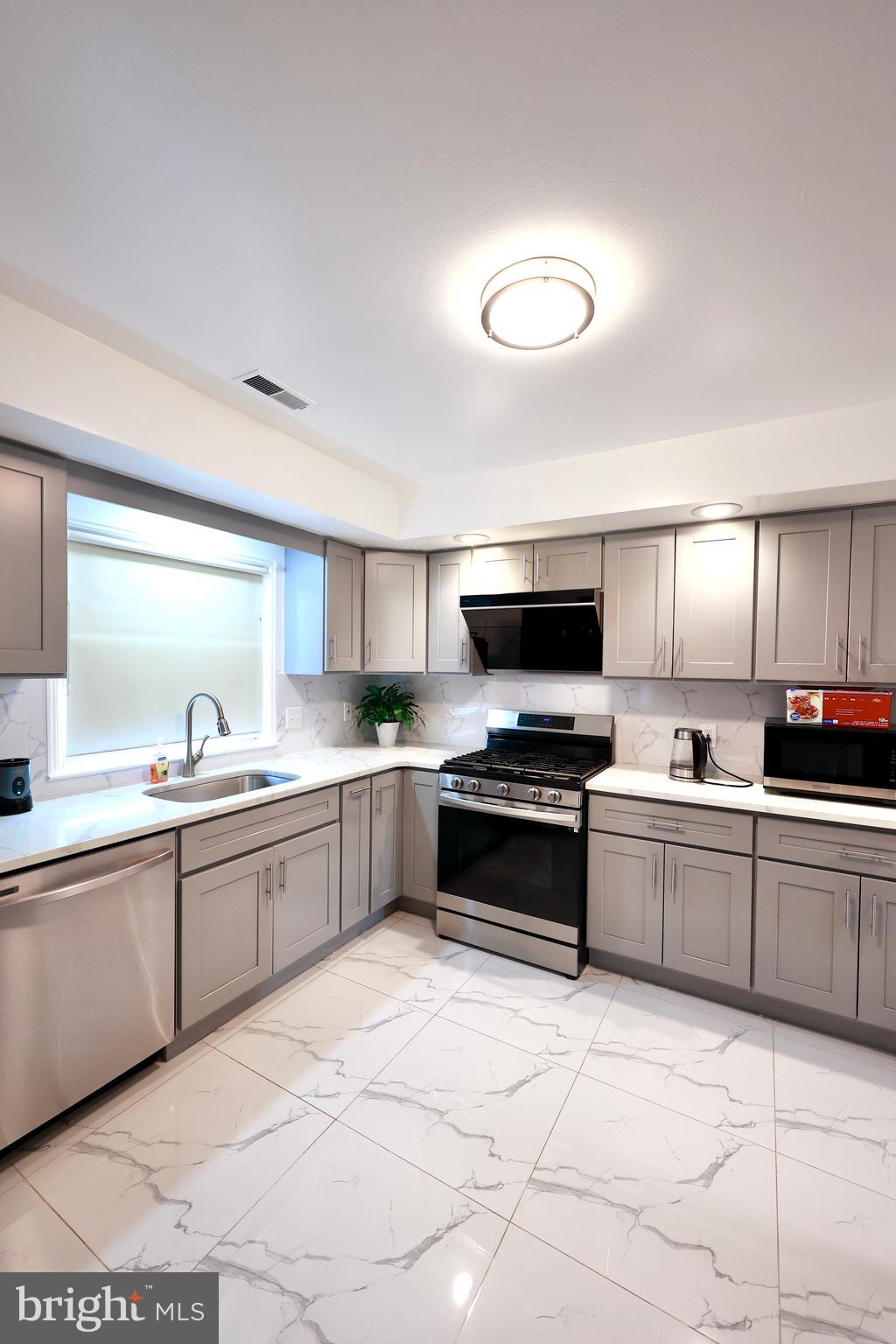 PHILADELPHIA (NORTHEAST) - Residential