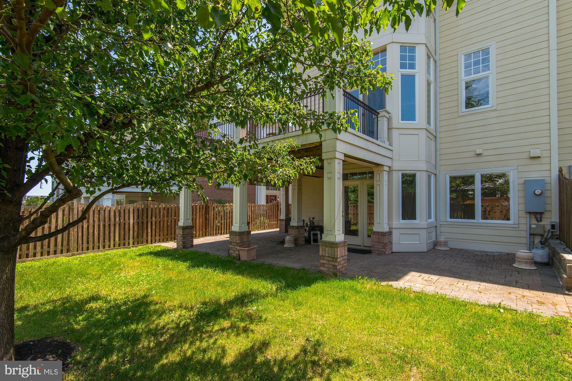 LANSDOWNE ON THE POTOMAC - Residential