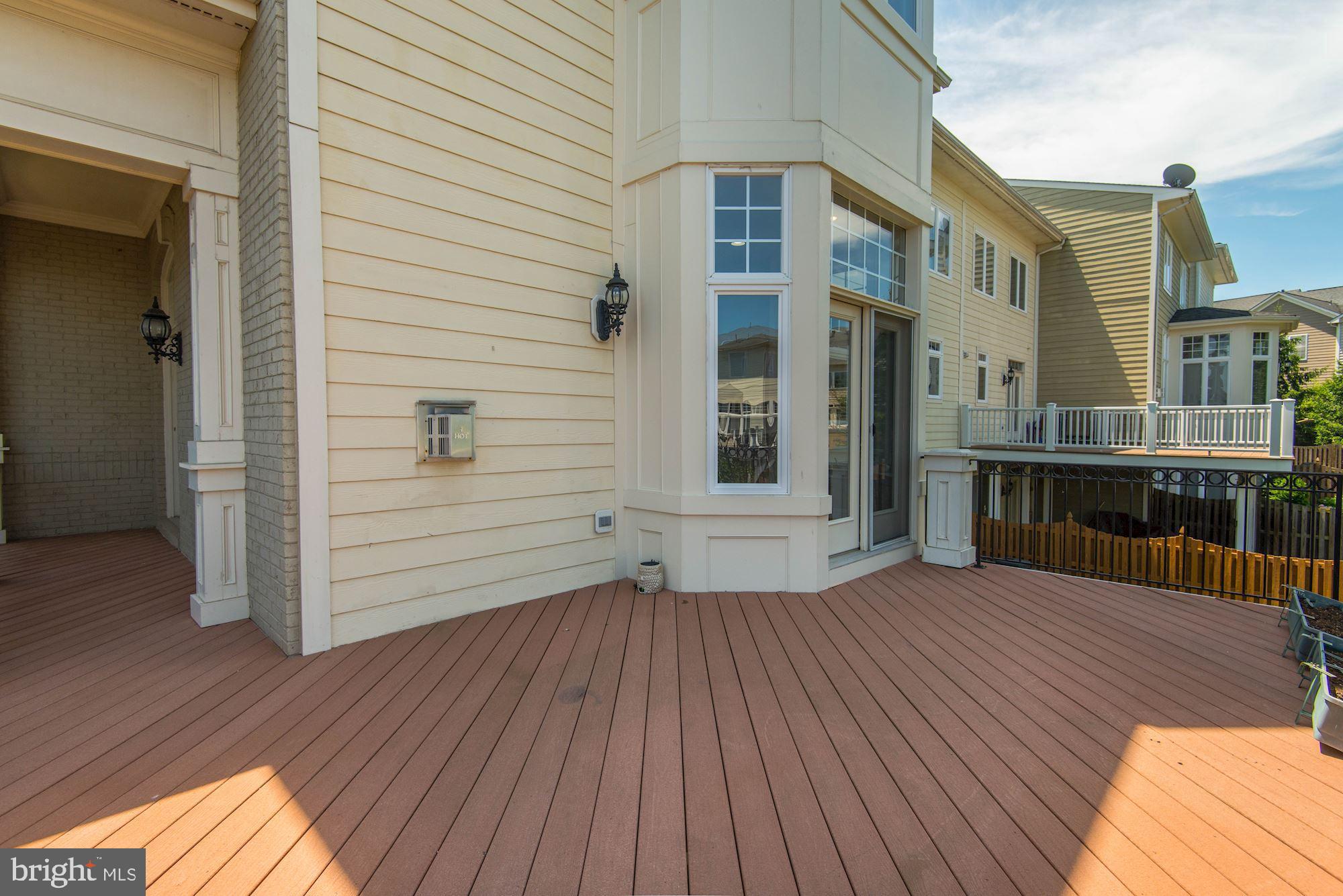 LANSDOWNE ON THE POTOMAC - Residential