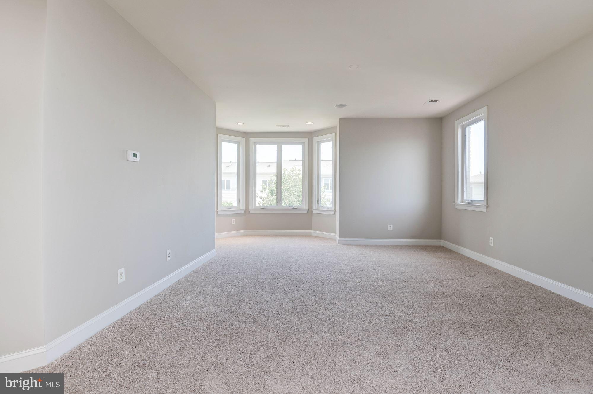 LANSDOWNE ON THE POTOMAC - Residential