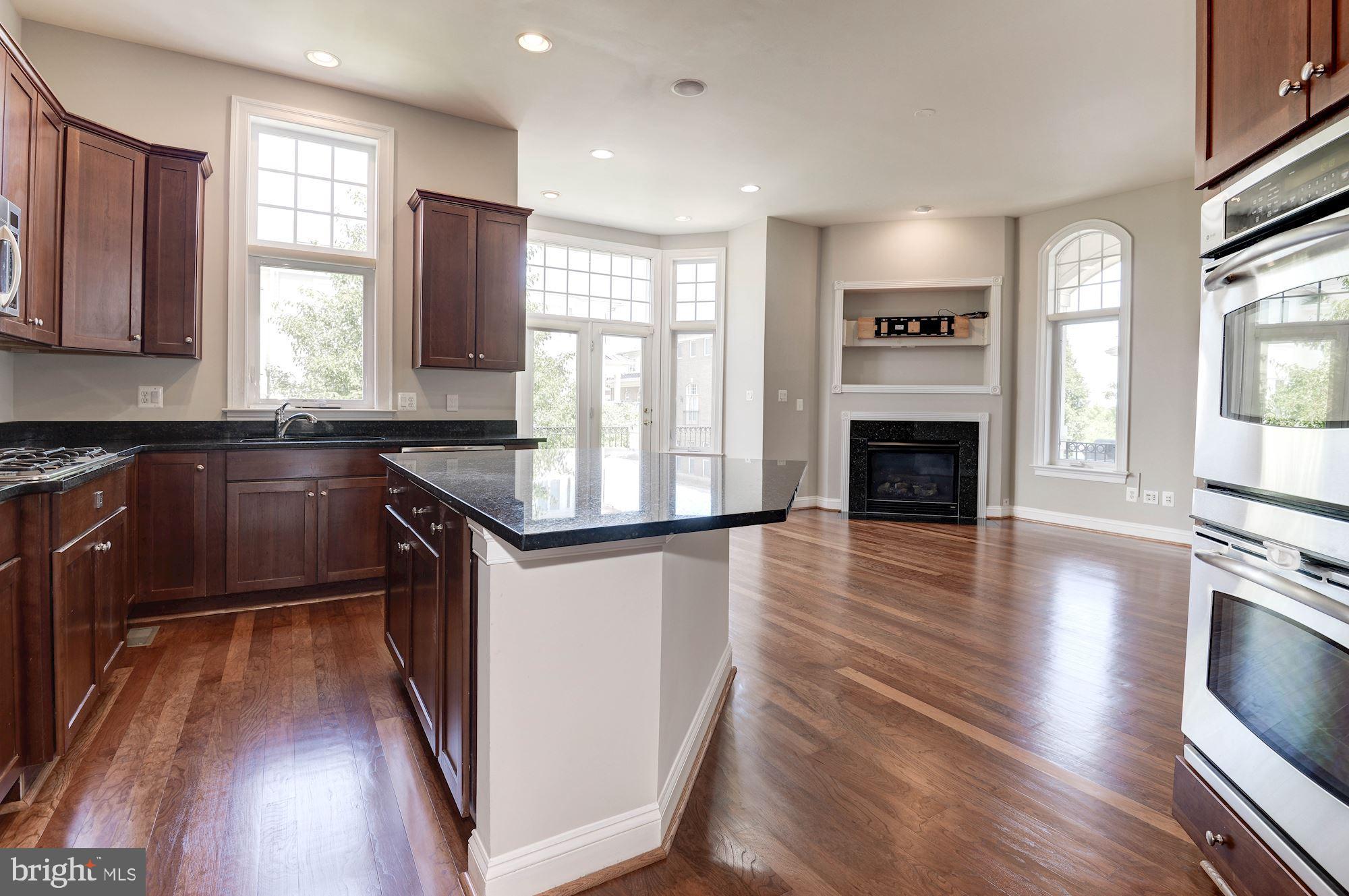 LANSDOWNE ON THE POTOMAC - Residential