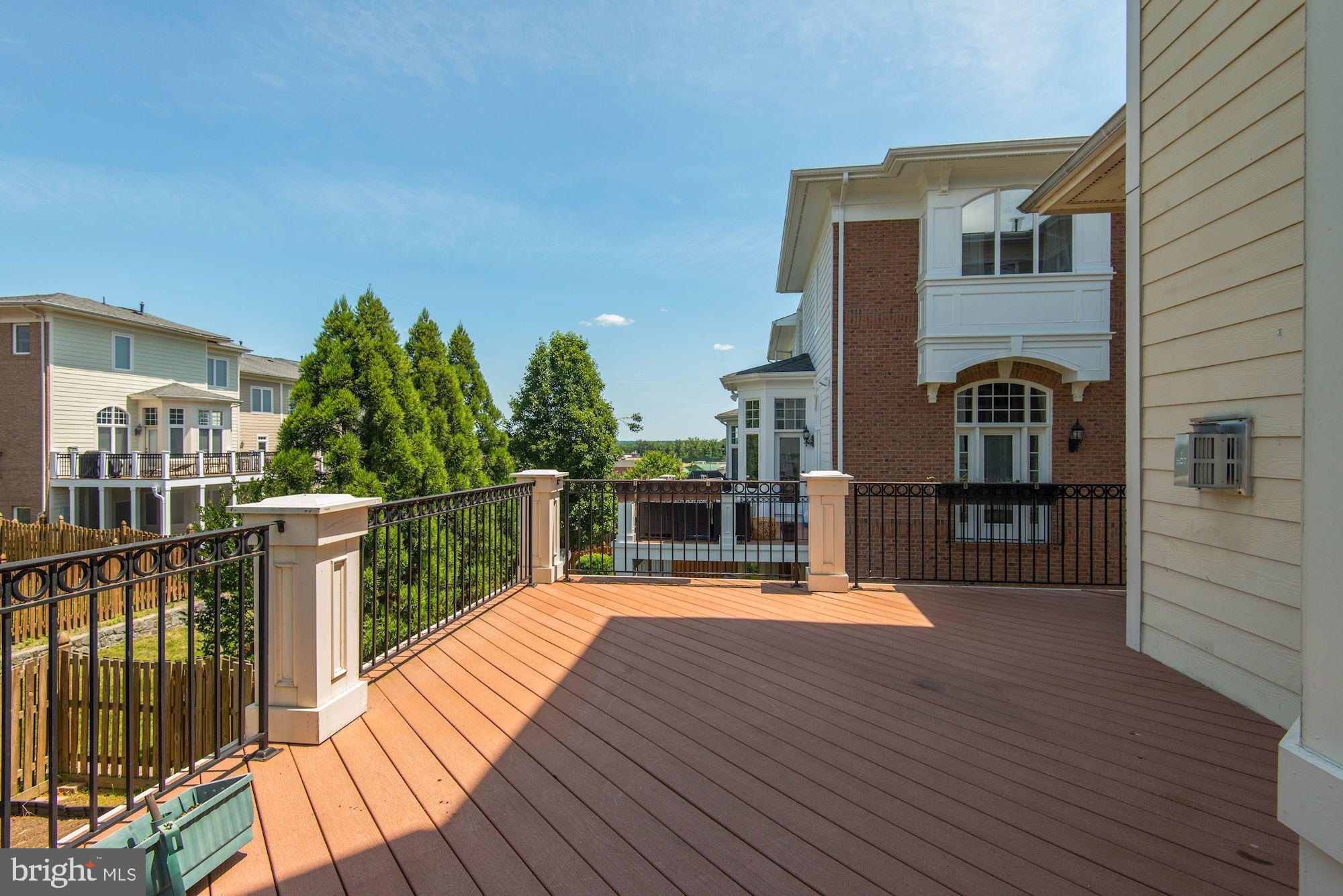 LANSDOWNE ON THE POTOMAC - Residential