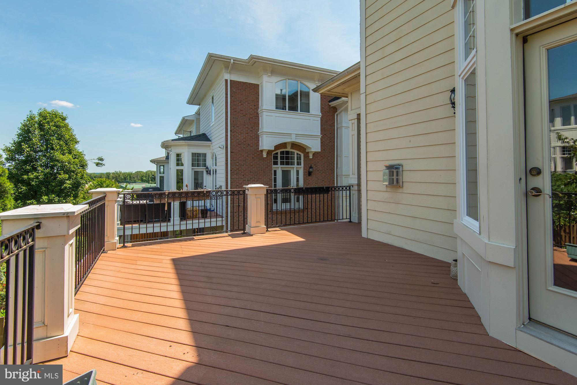 LANSDOWNE ON THE POTOMAC - Residential