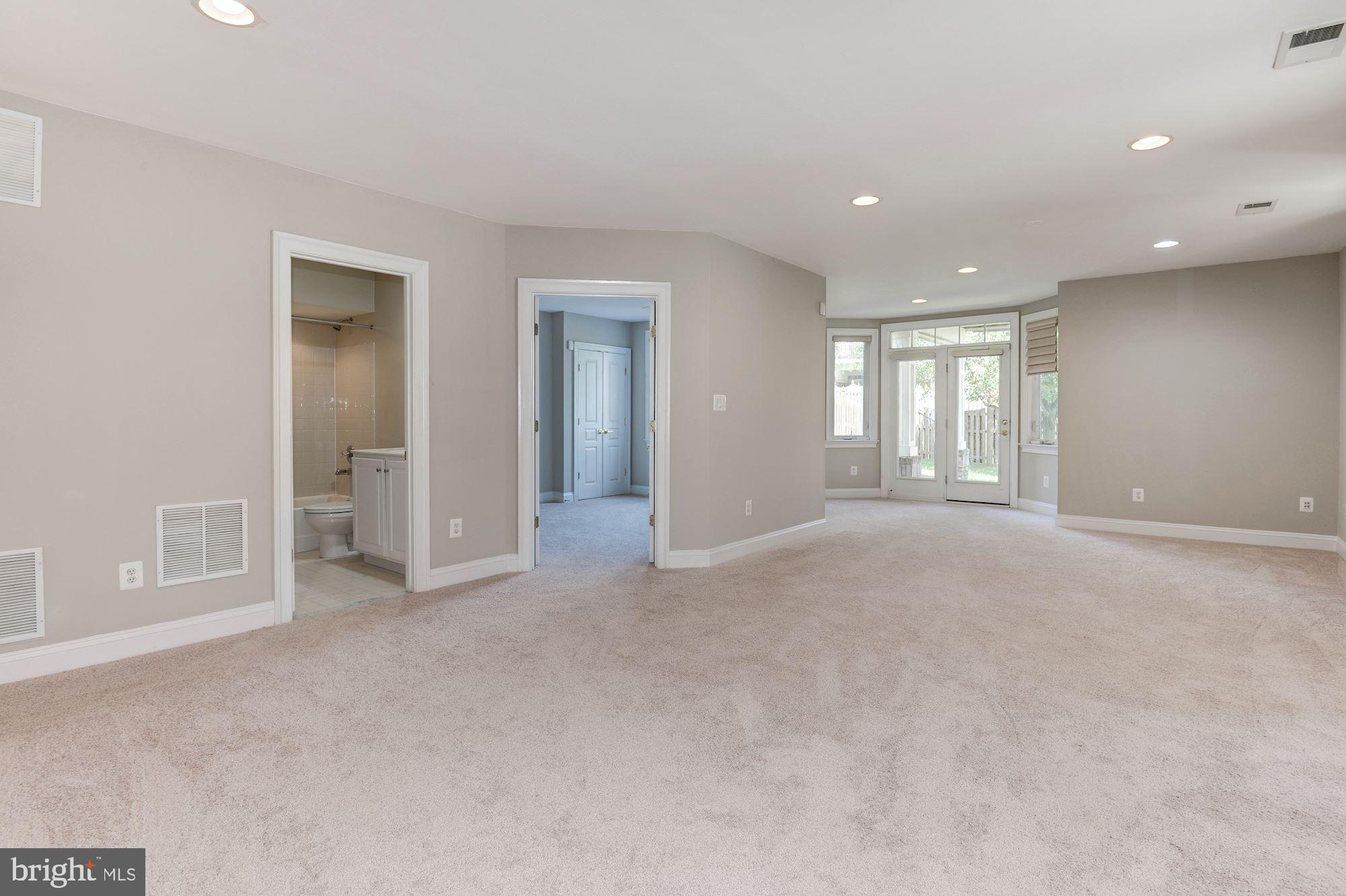 LANSDOWNE ON THE POTOMAC - Residential